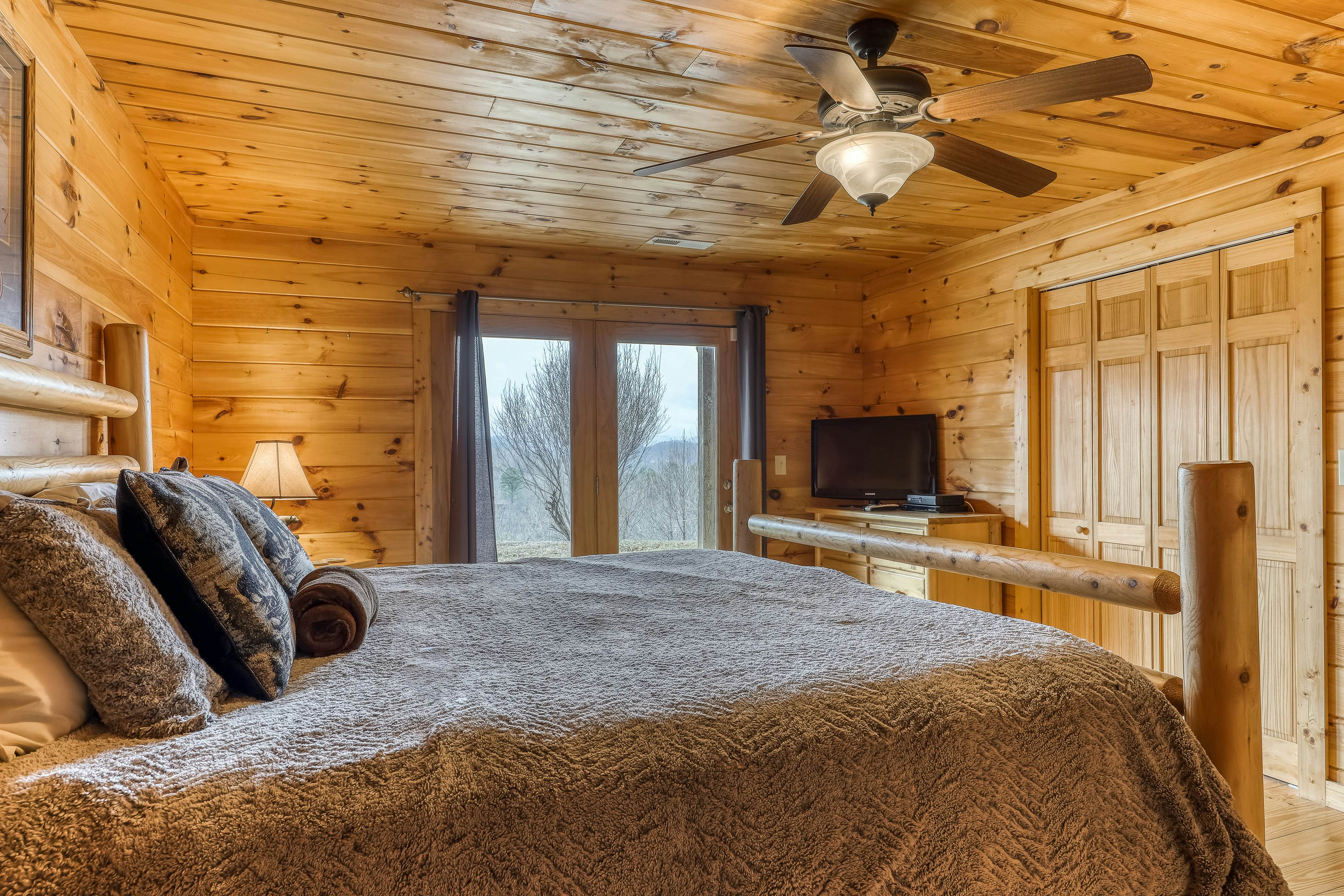 Black Bear Lodge | 4 BD Sevierville, TN Vacation Rental | Vacasa