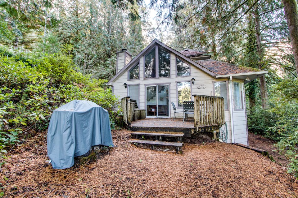 Marcia's Mercer Lake Chateau 0 BD Vacation Rental in Florence, OR