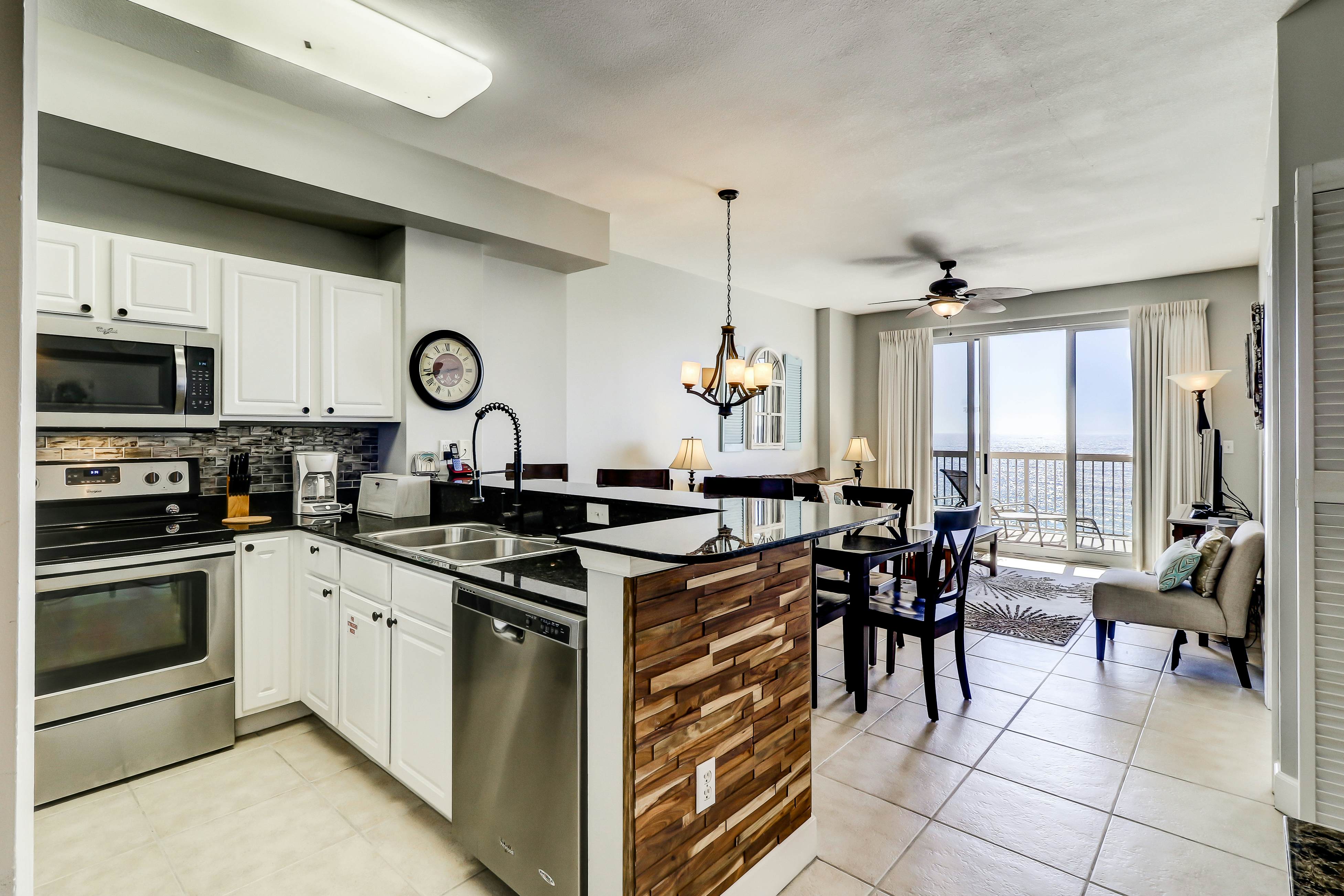 Sunrise Beach 1207 - Beachfront Condo