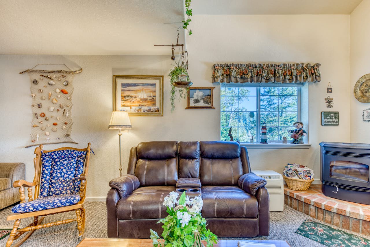 Osprey Cove 1 BD Vacation Rental in Charleston, OR Vacasa