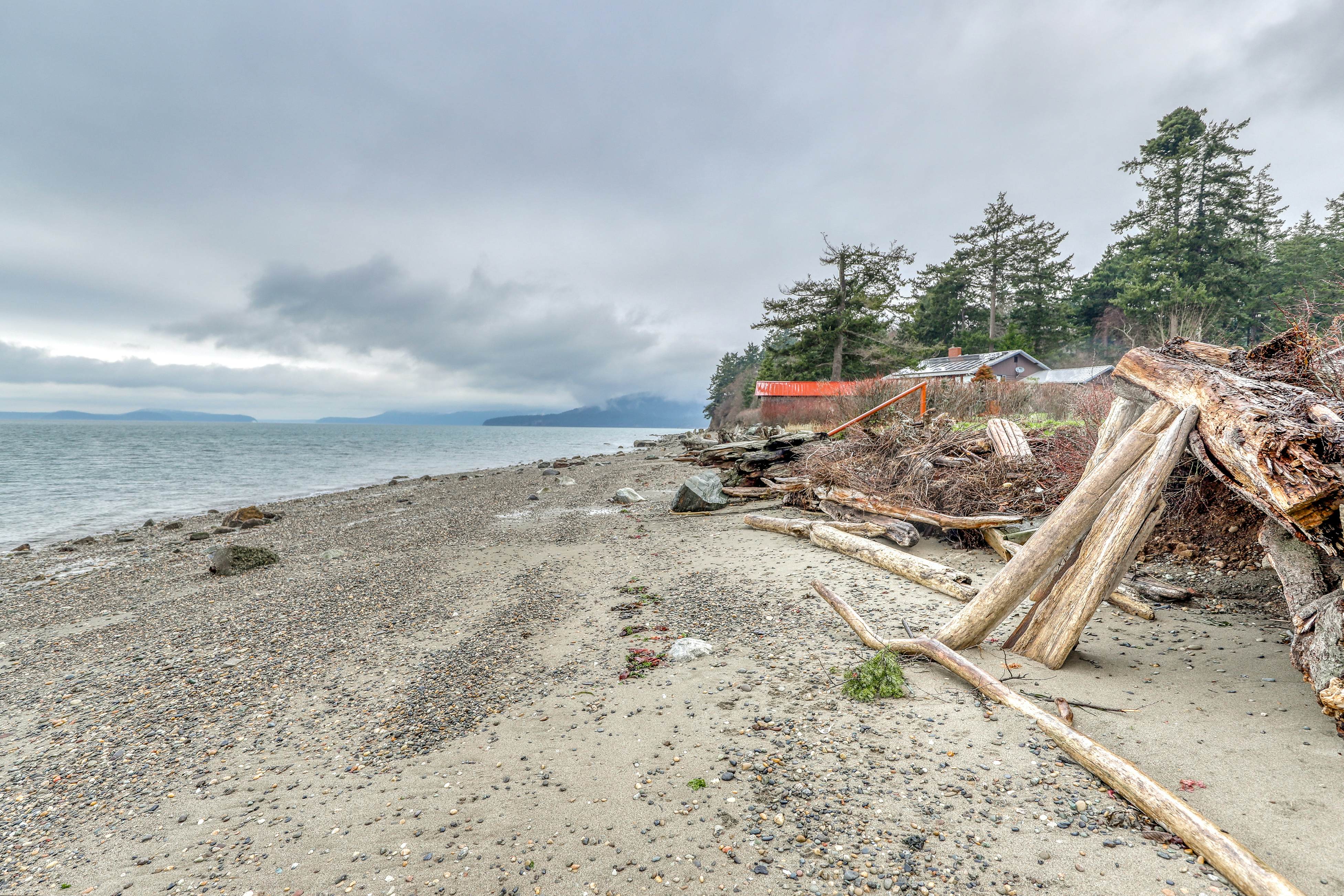 Rustic Guemes Beach Cabin