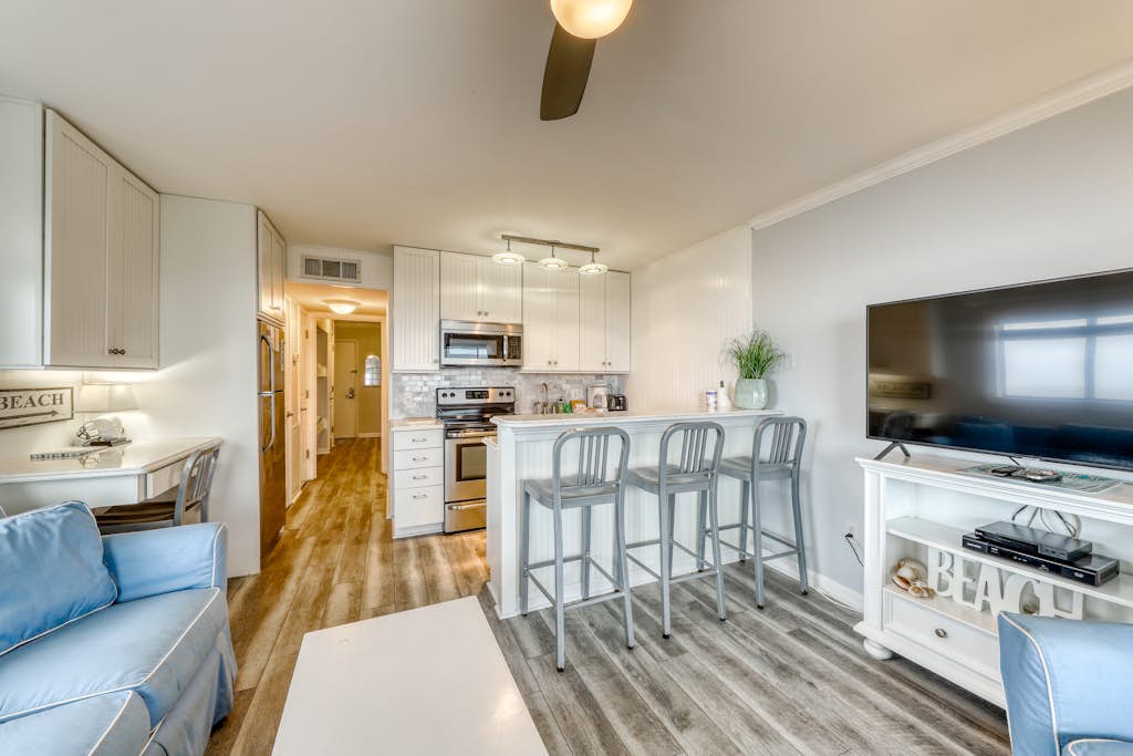 Oceanfront corner condo w/ spectacular view & shared pool/fishing pier — Isle of Palms, SC — vacation rental