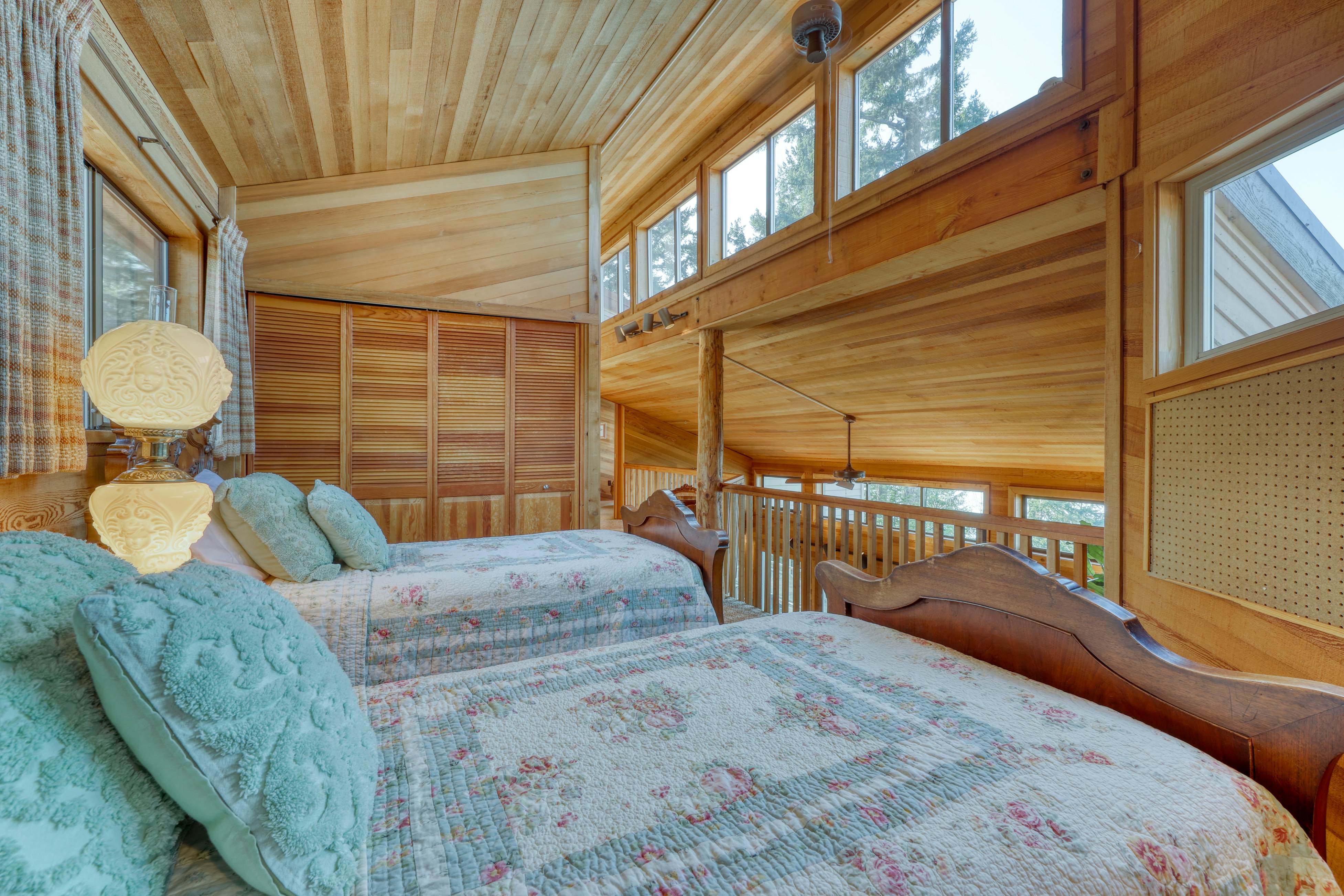 Seascape Lodge 4 BD Freeland, WA Vacation Rental Vacasa