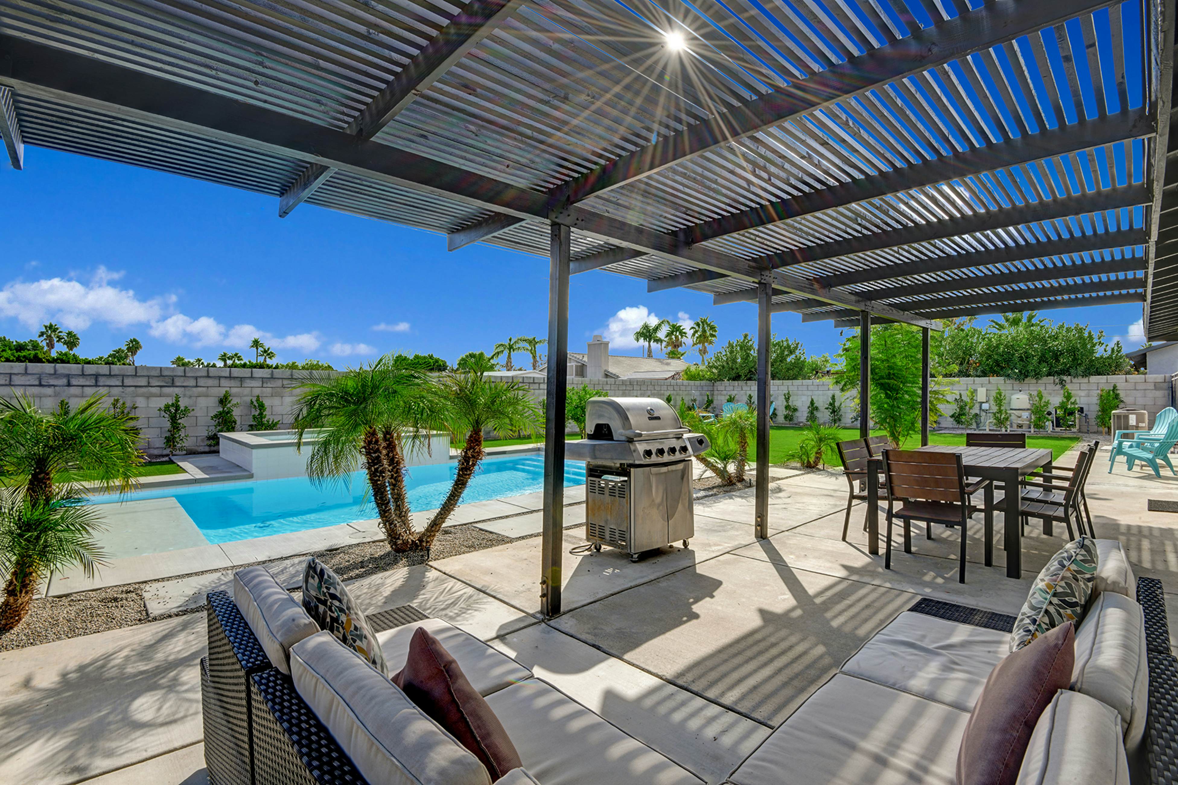 Peaceful Palms - 4341