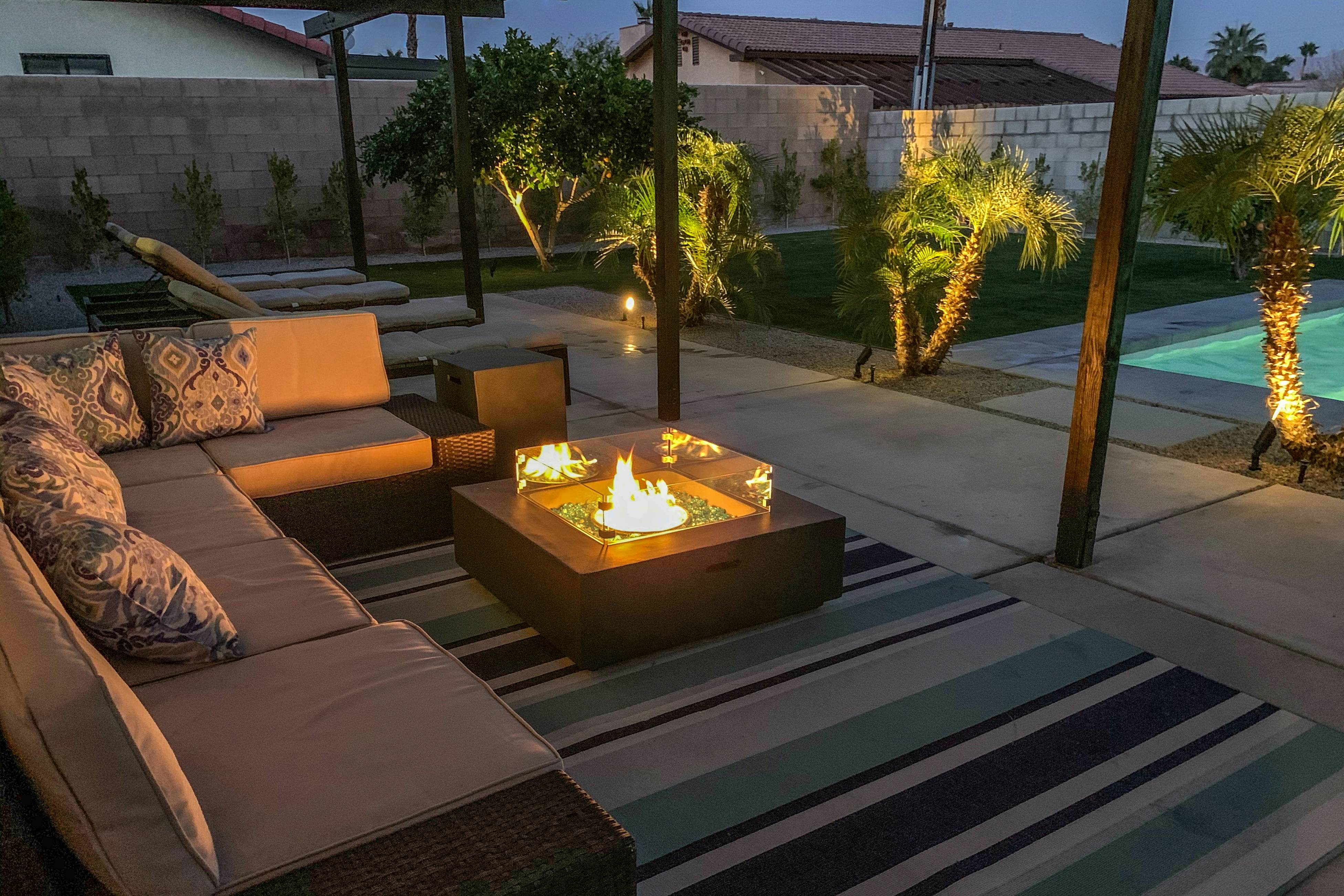 Peaceful Palms - 4341