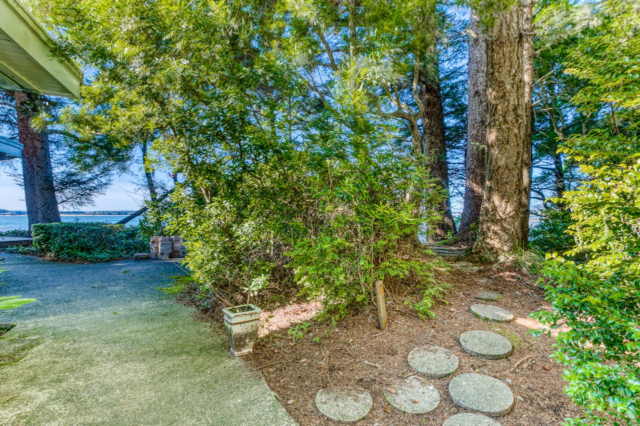 Seagate Guest House 3 BD Vacation Rental in Coos Bay, OR Vacasa