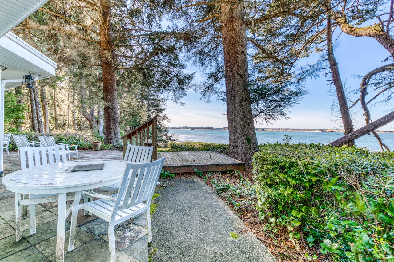 Seagate Guest House 3 BD Vacation Rental in Coos Bay, OR Vacasa
