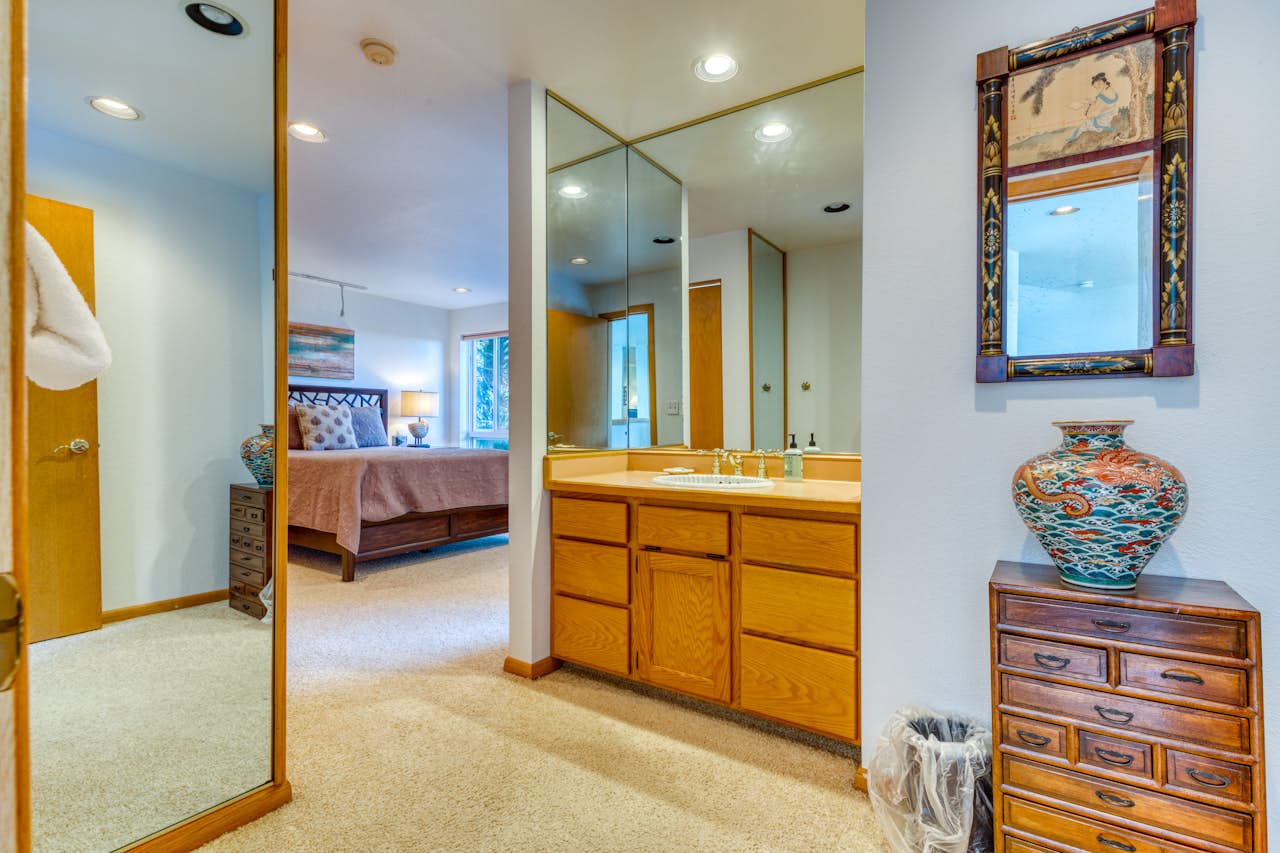 Forest Ridge Retreat 1 BD Vacation Rental in Coos Bay, OR Vacasa