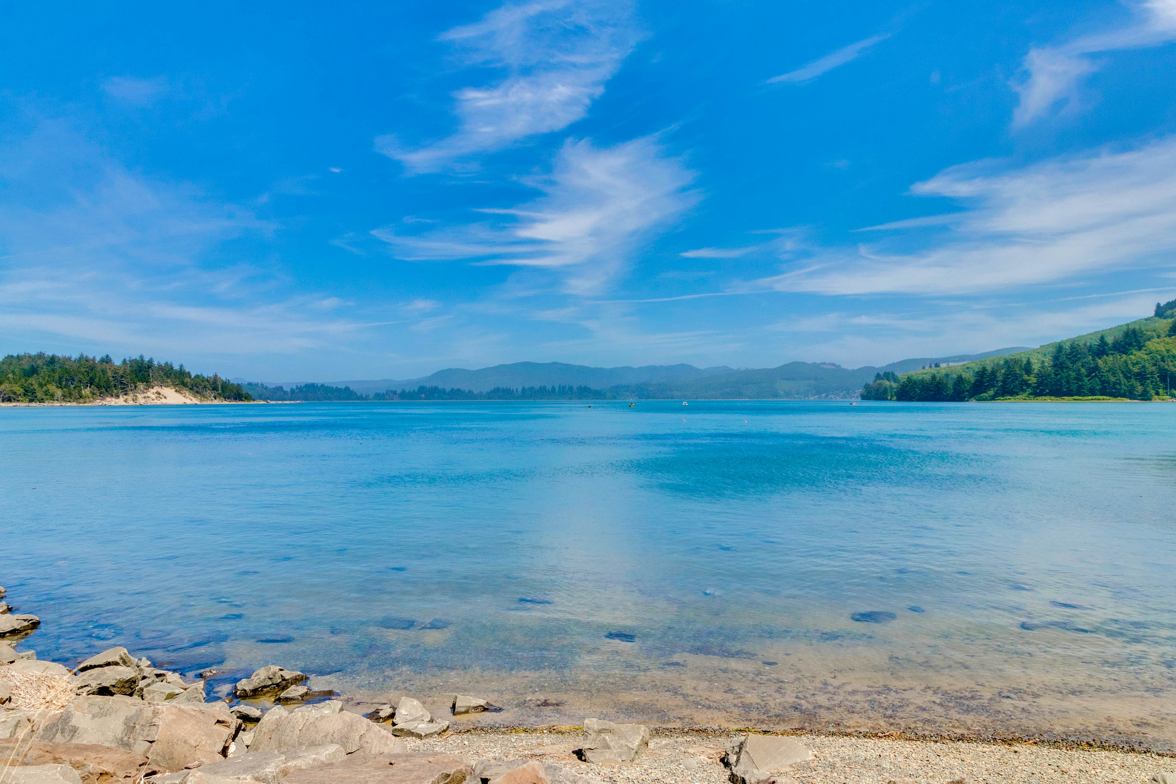 Hallie Hideaway - MCA 329