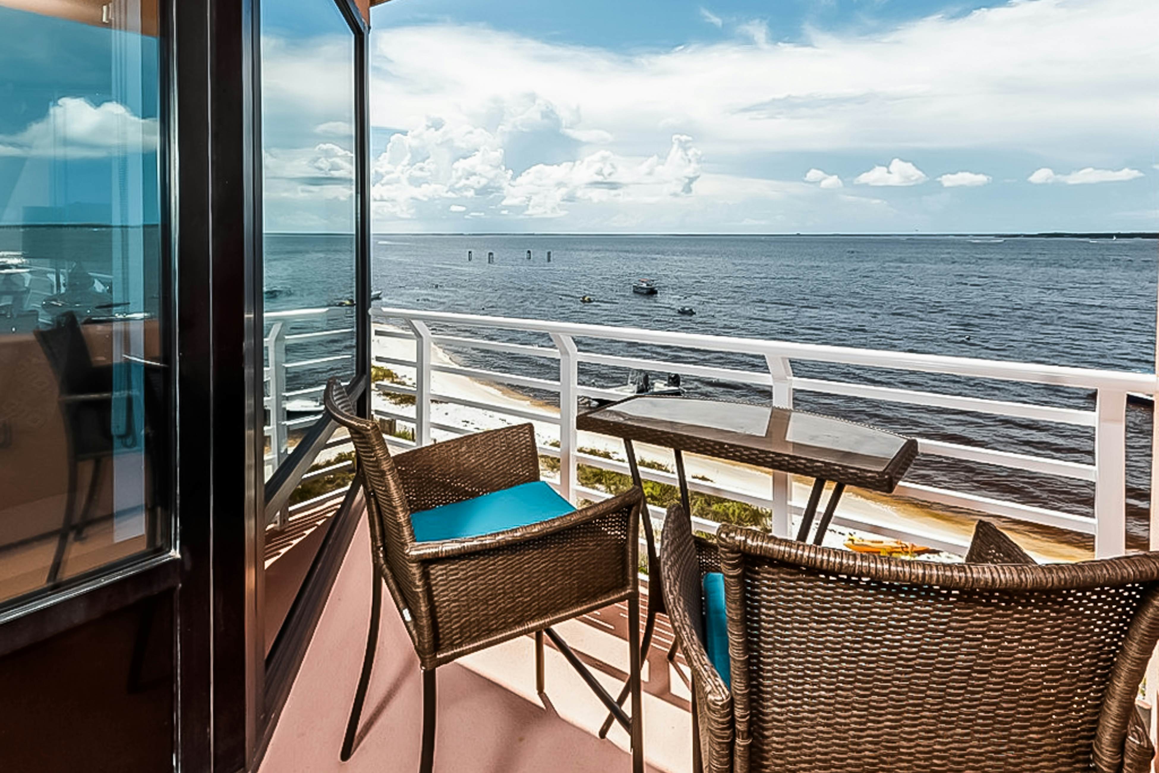 Palm Beach Club 2-228