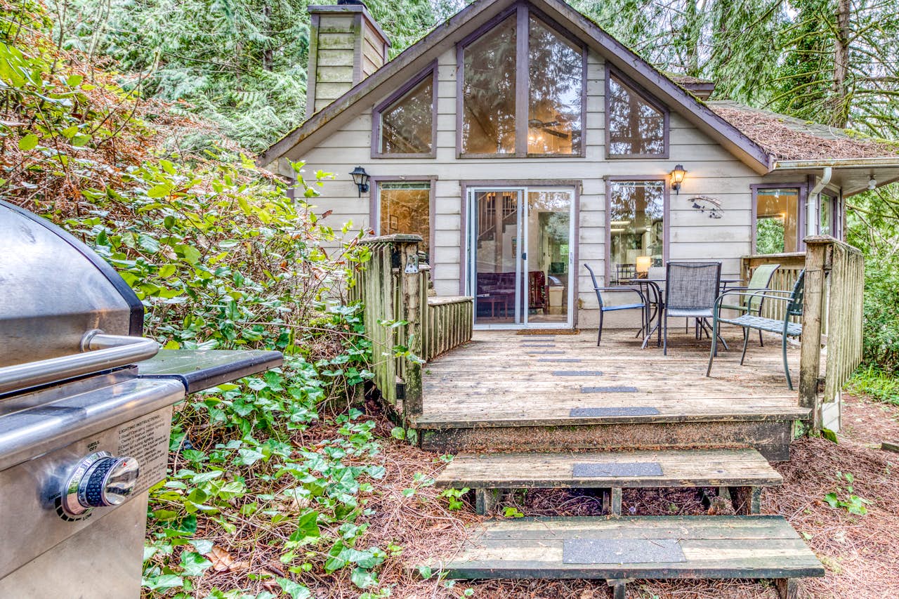 Marcia's Mercer Lake Chateau 0 BD Vacation Rental in Florence, OR