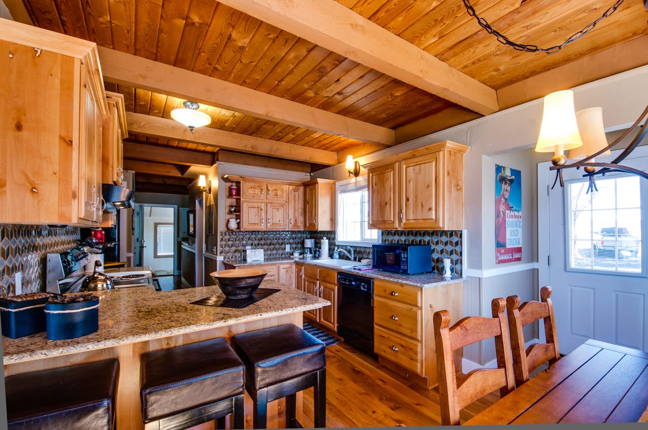 Paradise Cottage on the Lake 2 BD Vacation Rental in Donnelly, ID