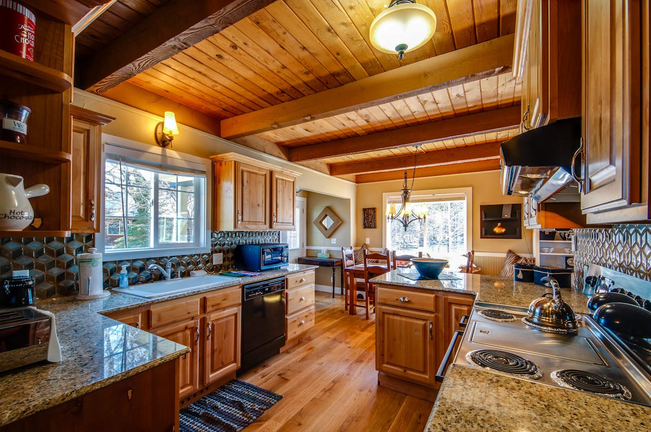 Paradise Cottage on the Lake 2 BD Vacation Rental in Donnelly, ID