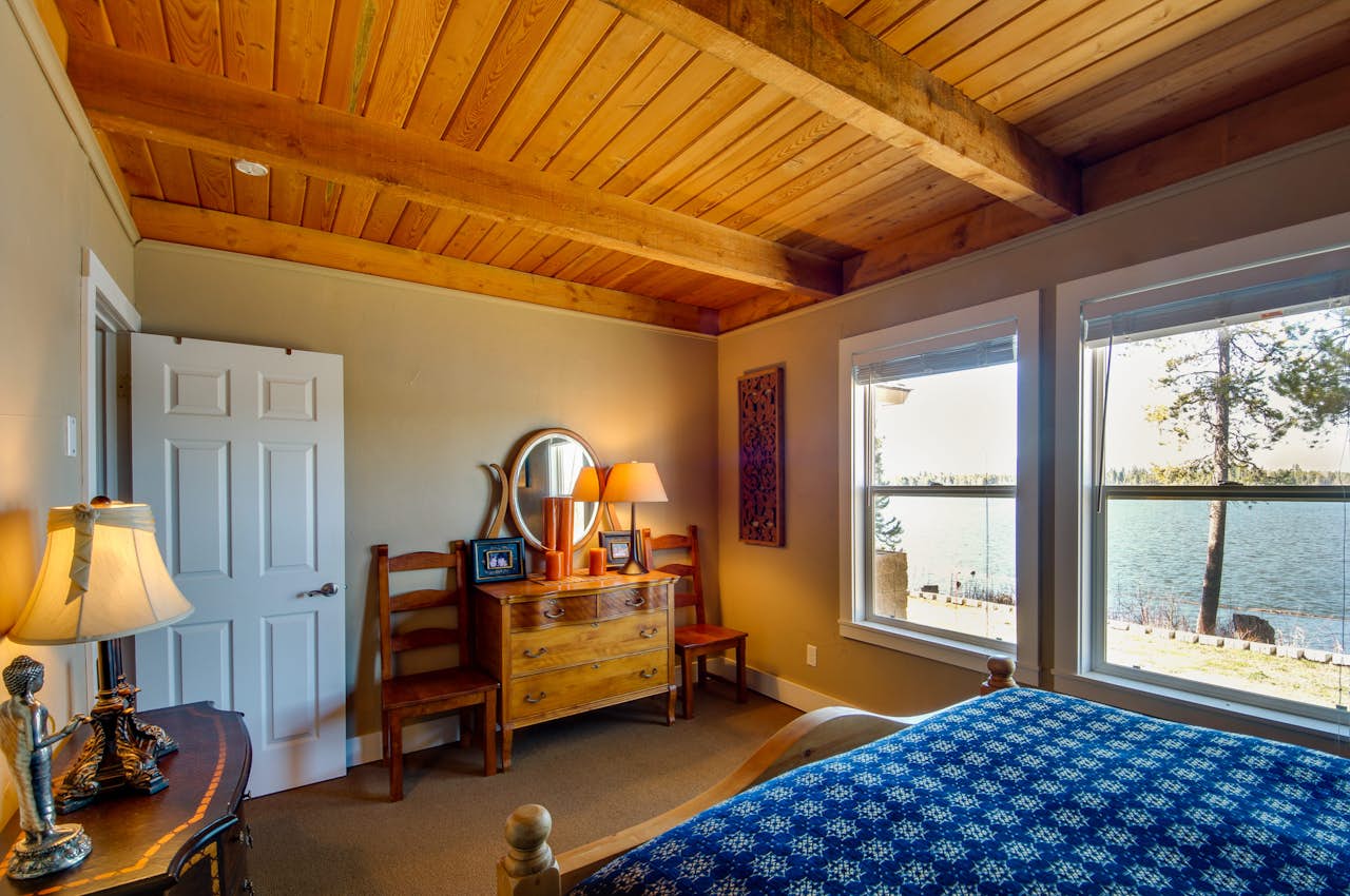 Paradise Cottage on the Lake 2 BD Vacation Rental in Donnelly, ID