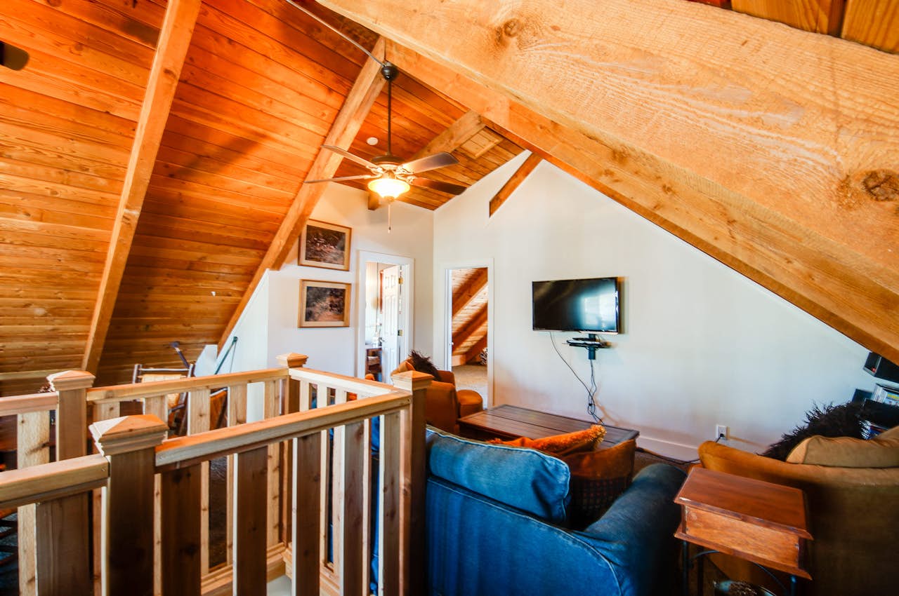 Paradise Cottage on the Lake 2 BD Vacation Rental in Donnelly, ID