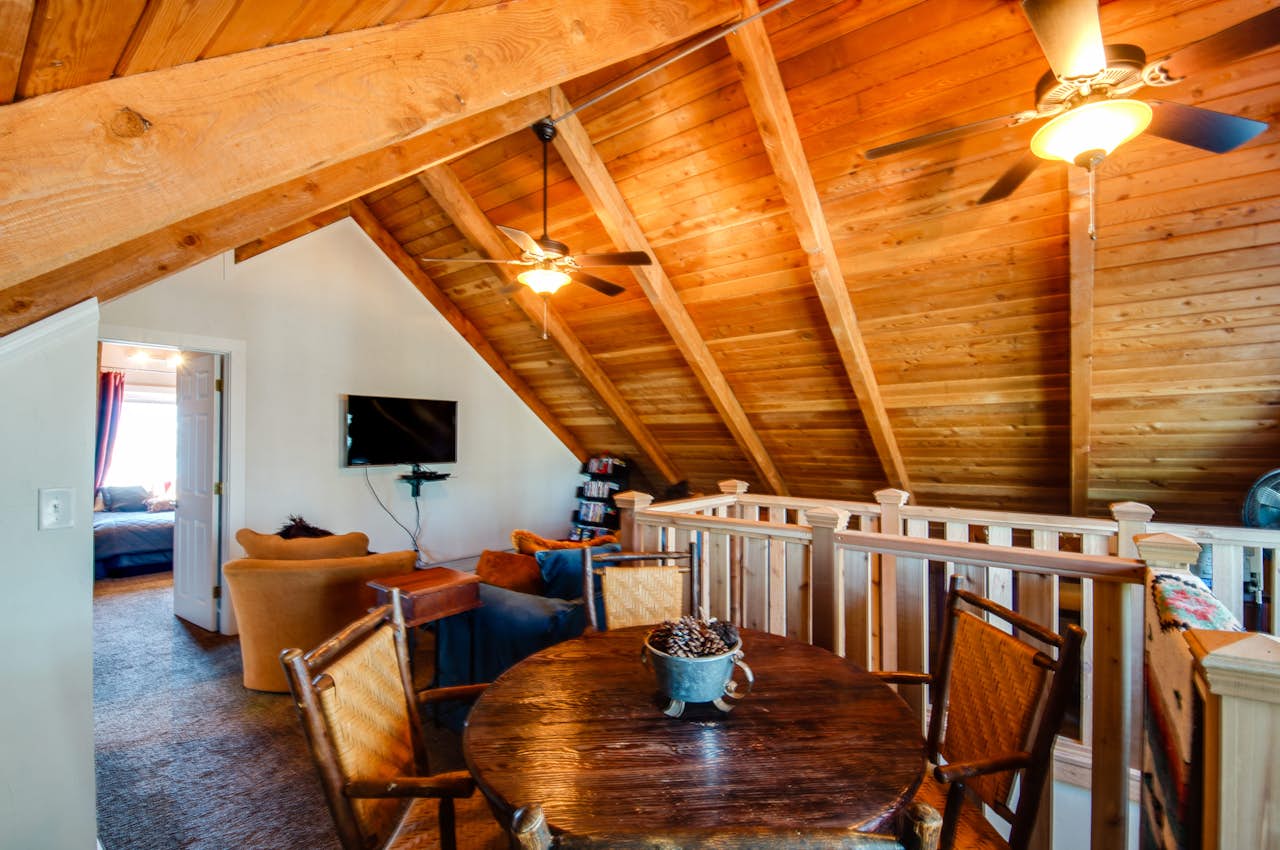 Paradise Cottage on the Lake 2 BD Vacation Rental in Donnelly, ID