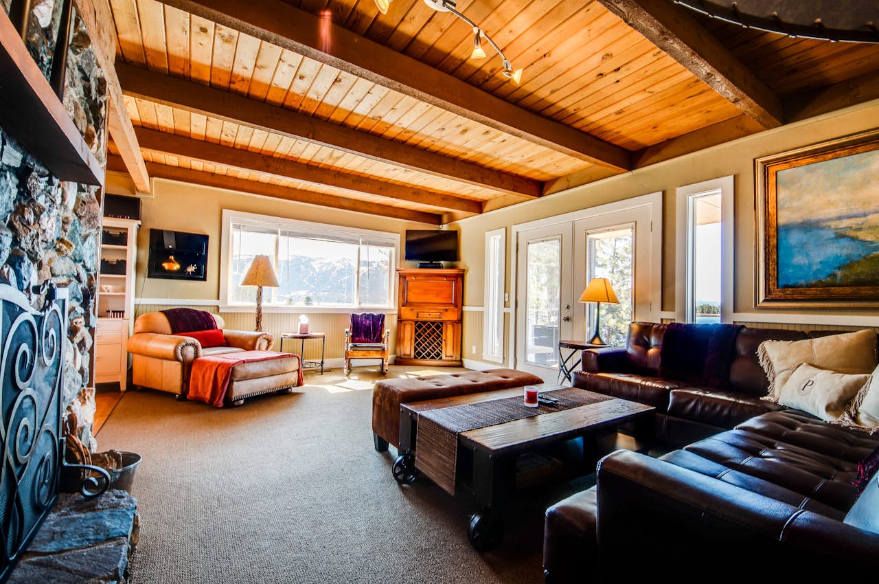 Paradise Cottage on the Lake 2 BD Vacation Rental in Donnelly, ID