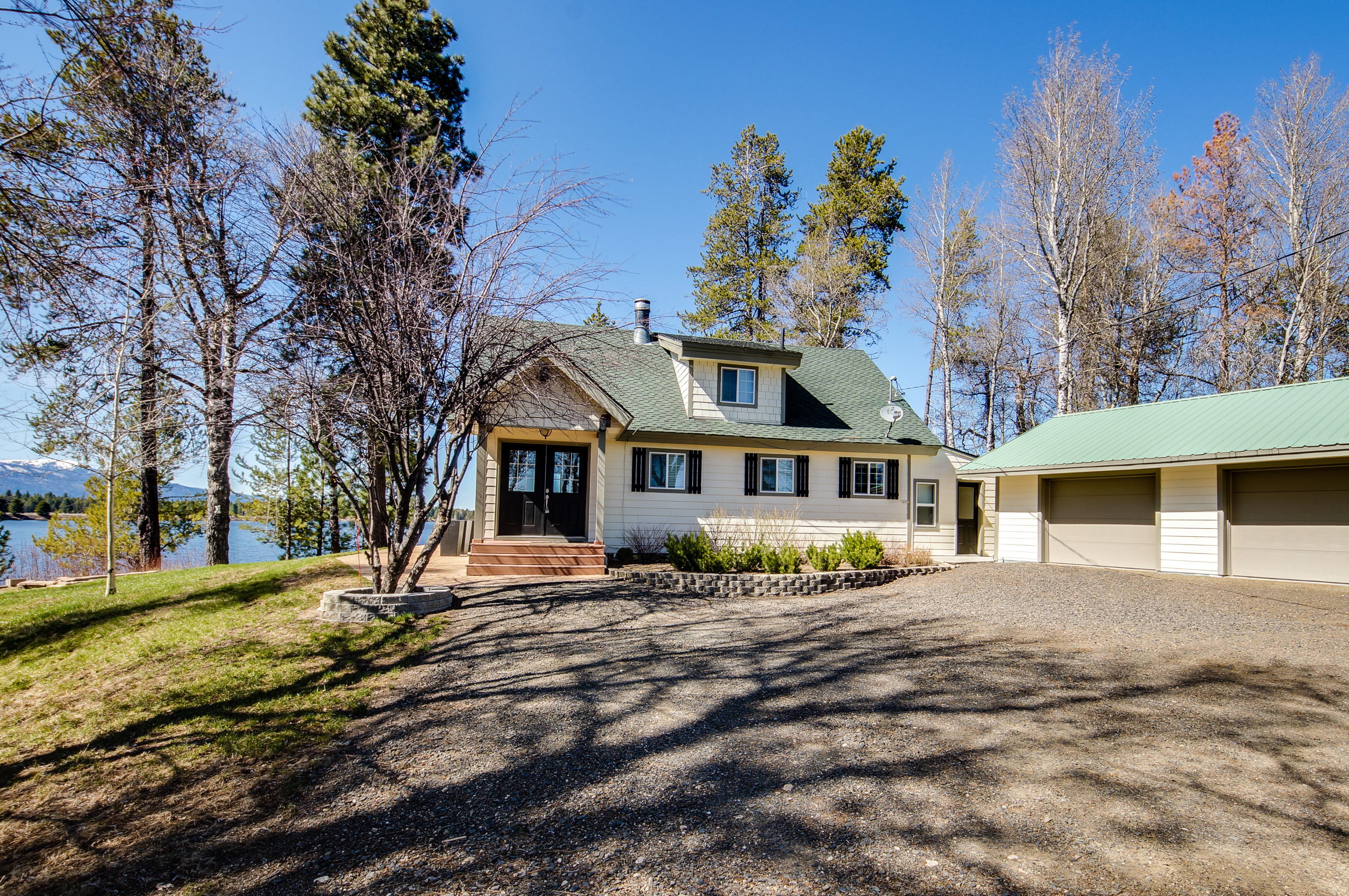 Paradise Cottage on the Lake 2 BD Vacation Rental in Donnelly, ID Vacasa