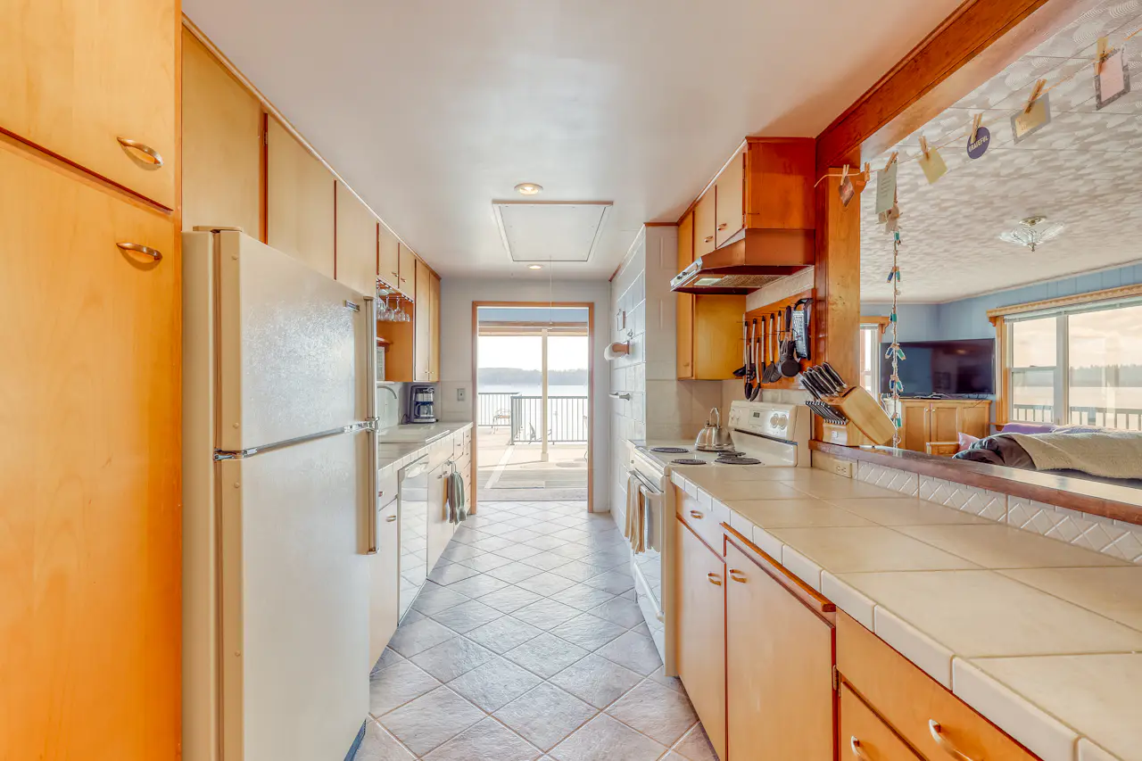 Lyle Point Inn 4 BD Vacation Rental in Anderson Island, WA Vacasa