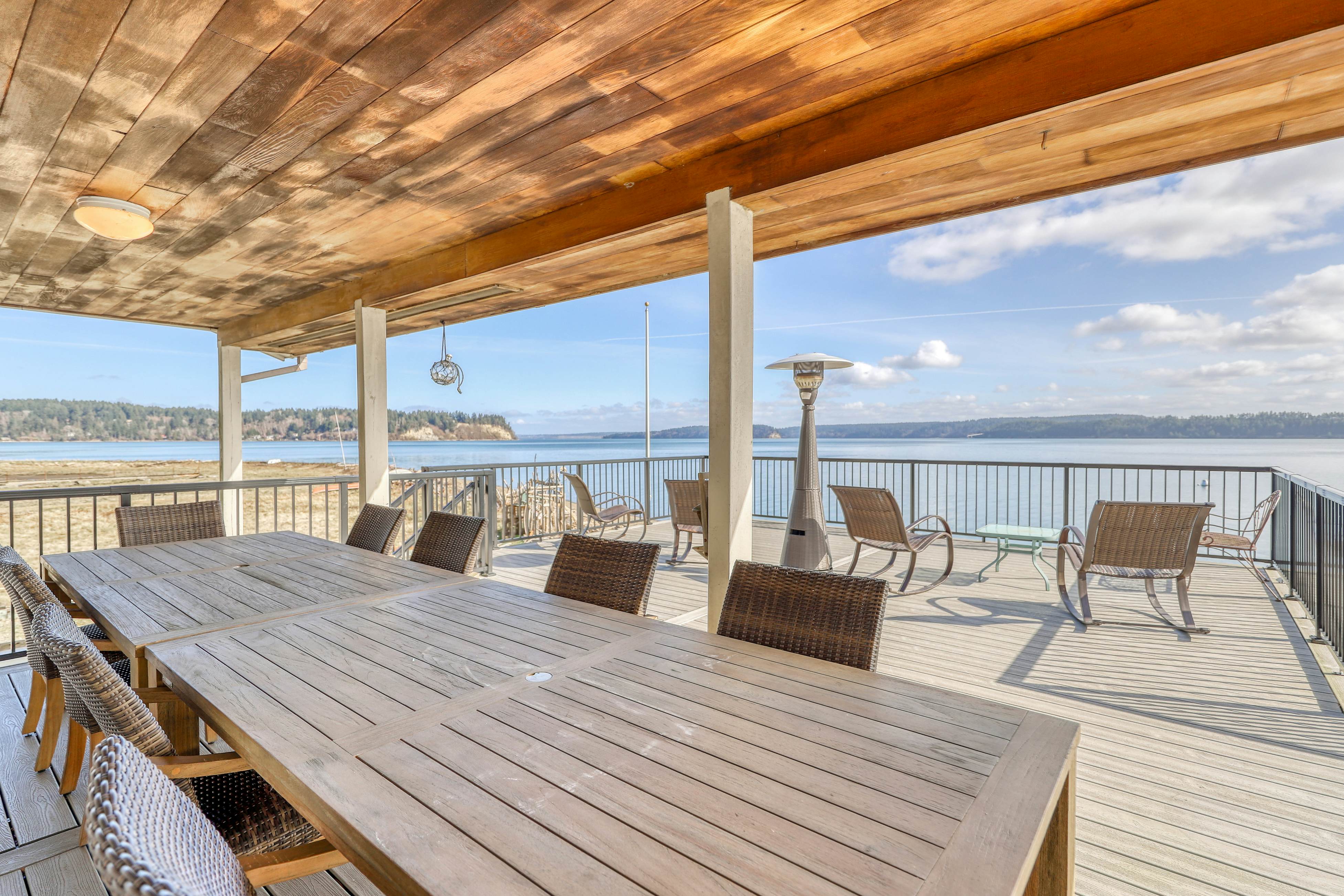 Lyle Point Inn 4 BD Vacation Rental in Anderson Island, WA Vacasa