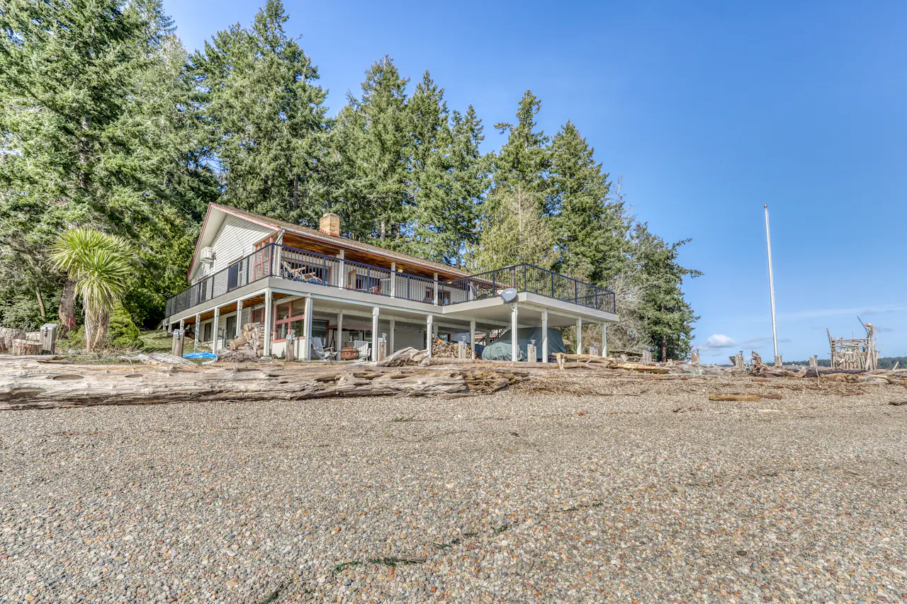 Lyle Point Inn 4 BD Vacation Rental in Anderson Island, WA Vacasa