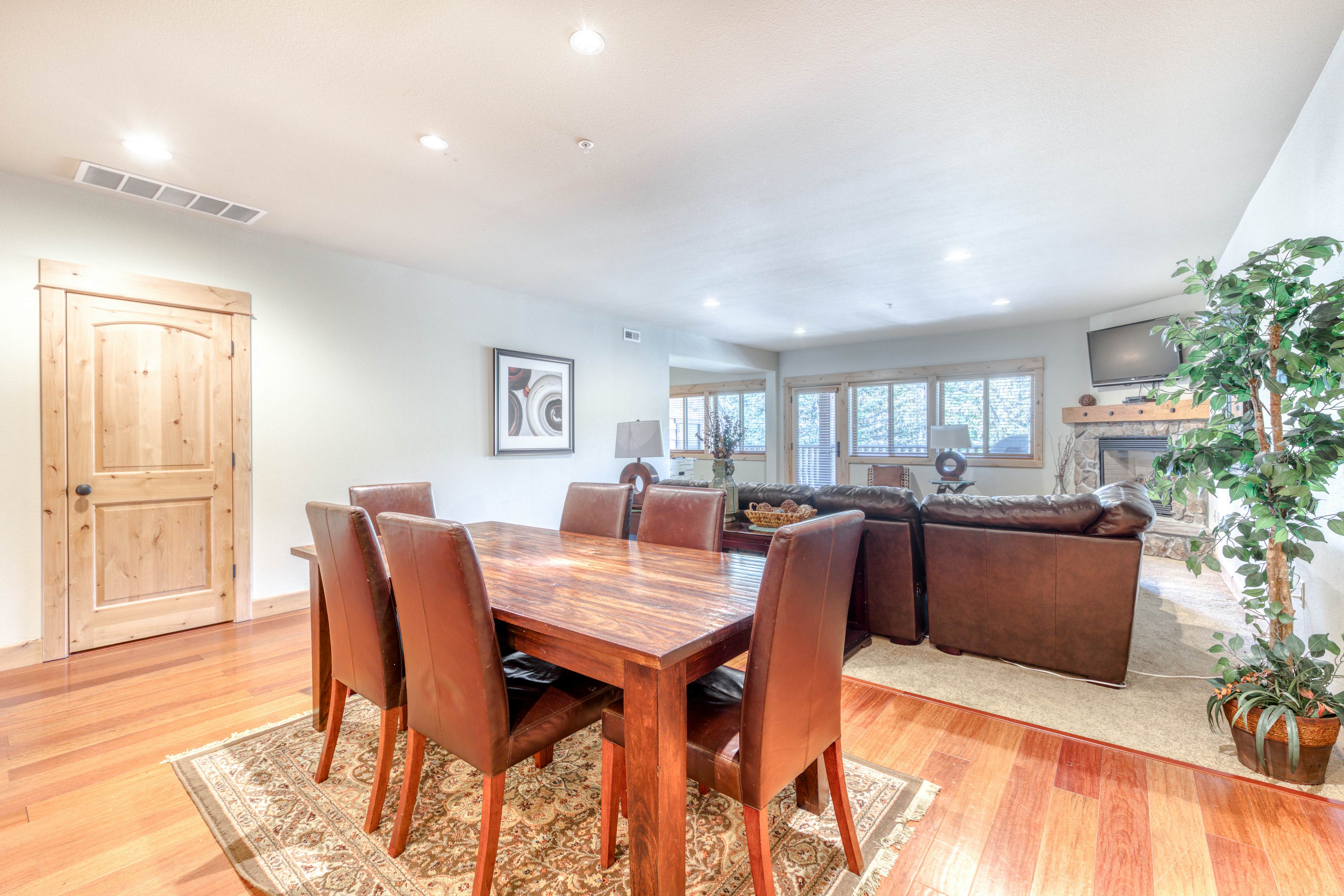 #301  Grand Lodge South Master Suite