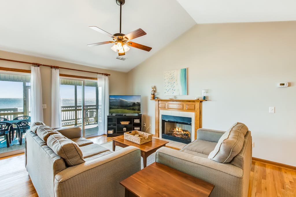 Oceanfront home with private beach access, screened porch & large deck — Folly Beach, SC — vacation rental