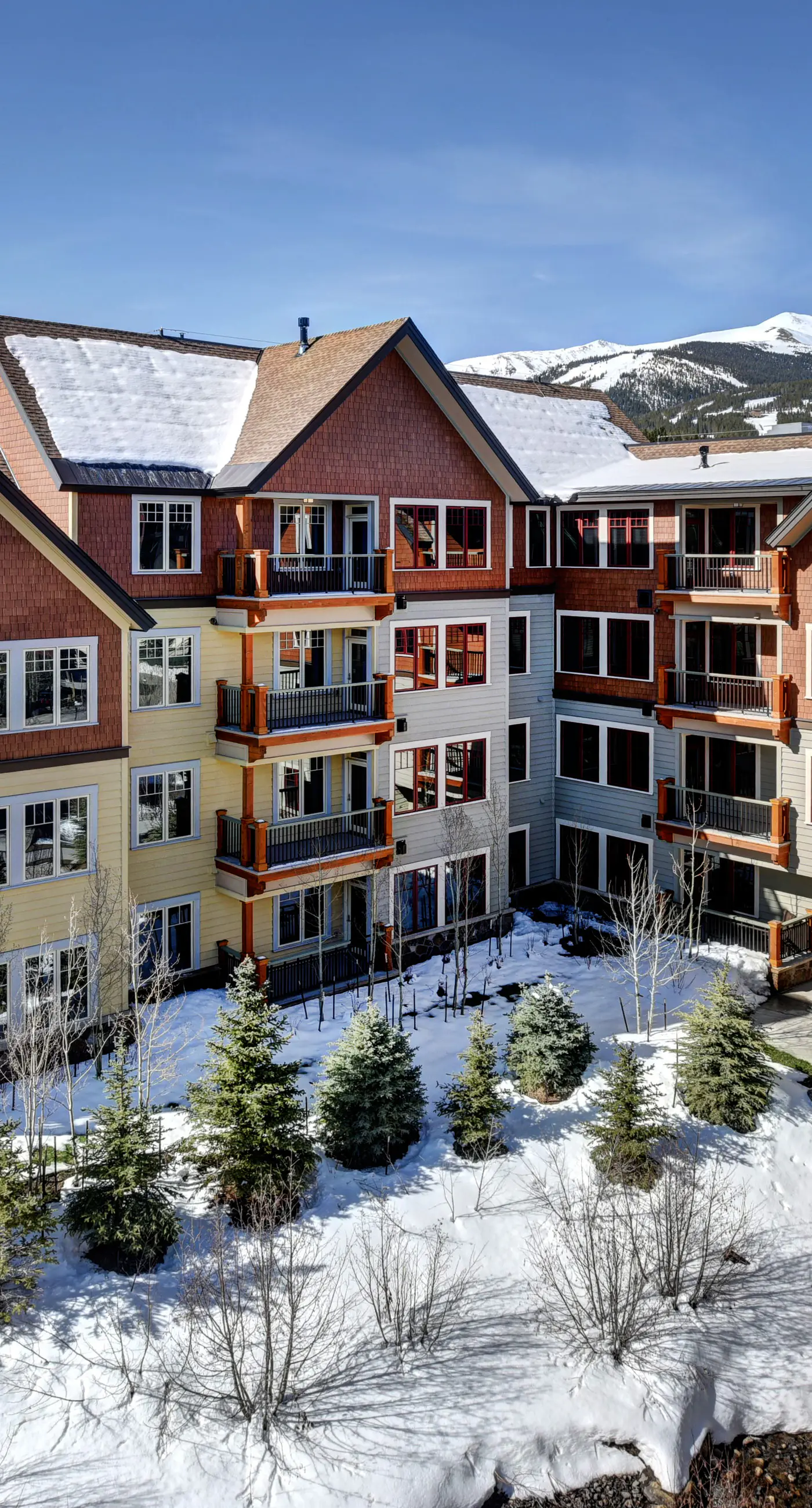 Water House On Main Street #5305