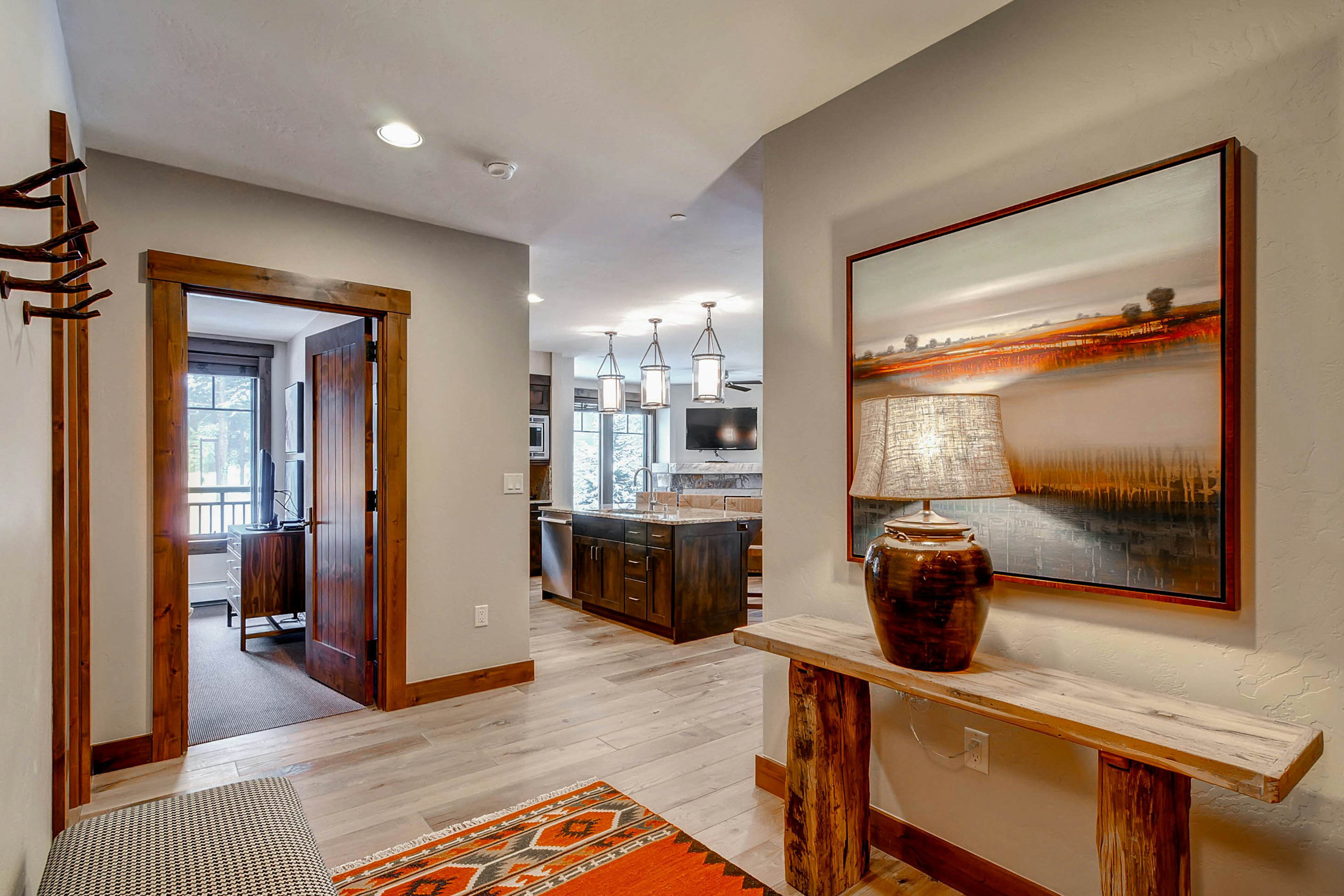 Water House On Main Street #6108