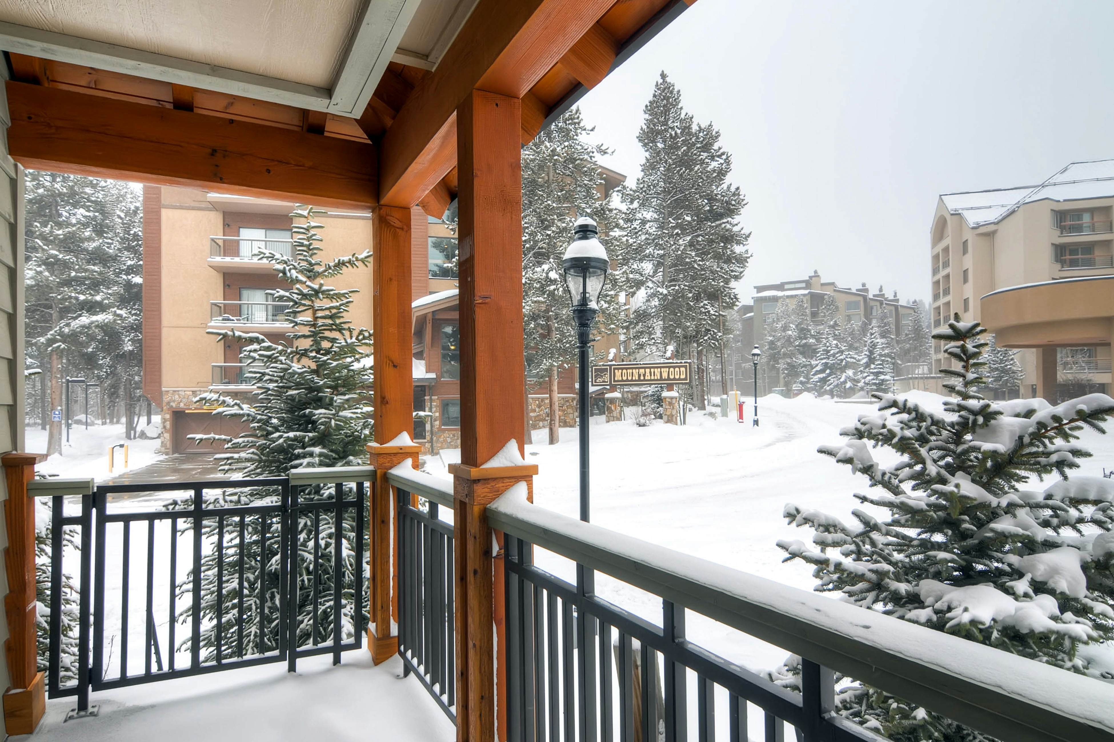 Water House On Main Street #6108