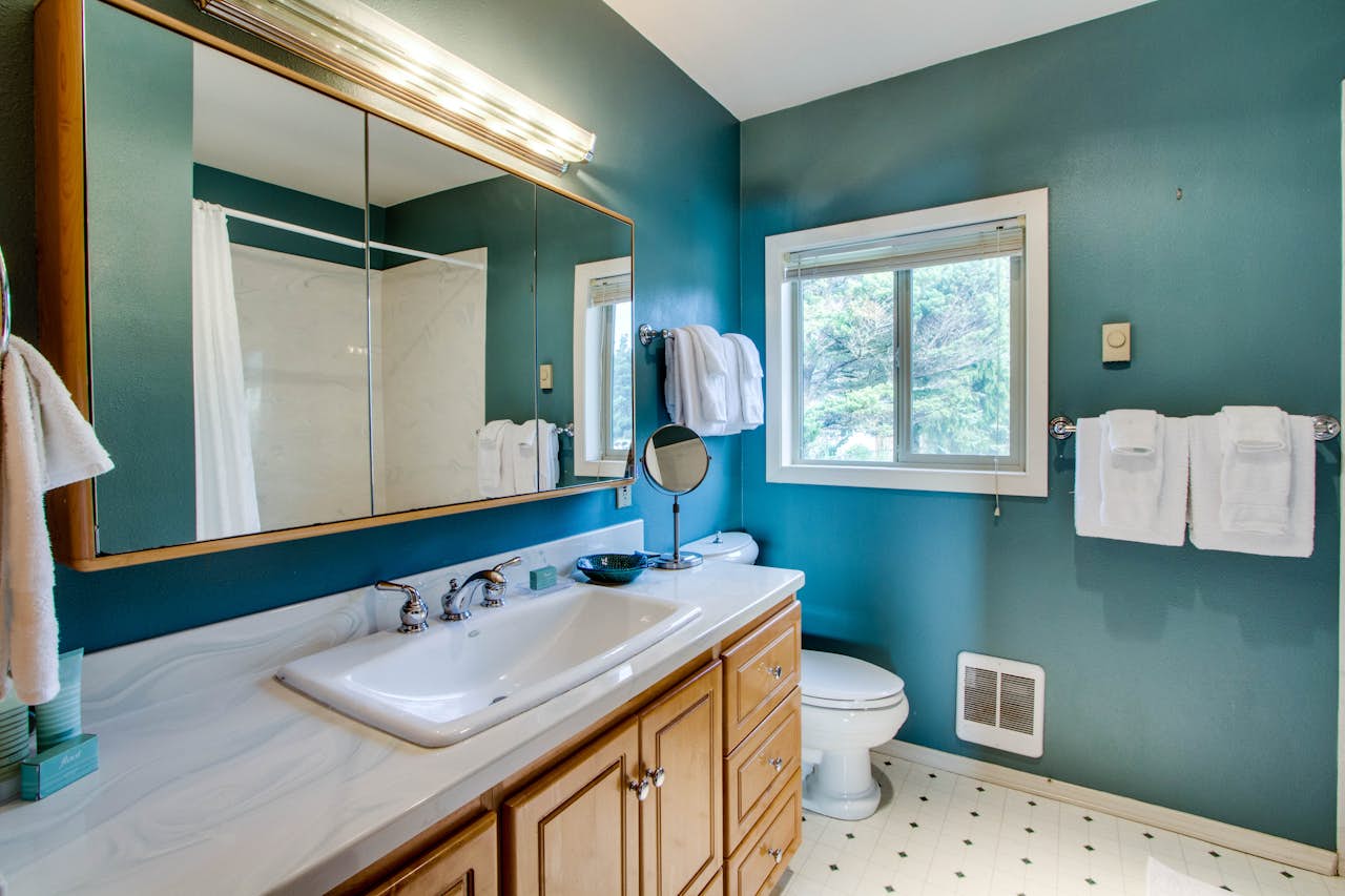 Seadrifter Oceanfront Beach House 4 BD Vacation Rental in Seal Rock