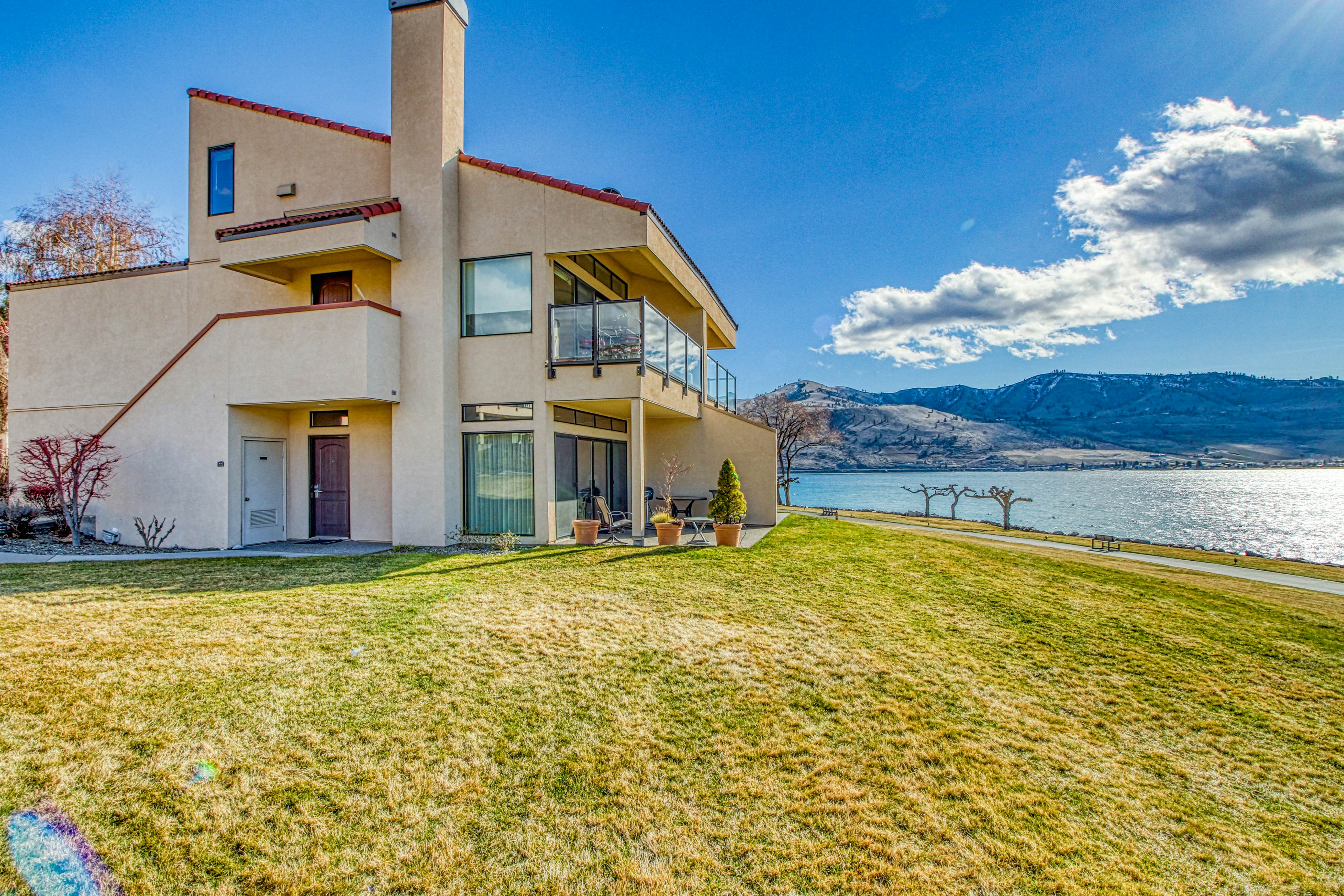 Lake Chelan Shores Rentals Chelan Condo Rentals Vacasa