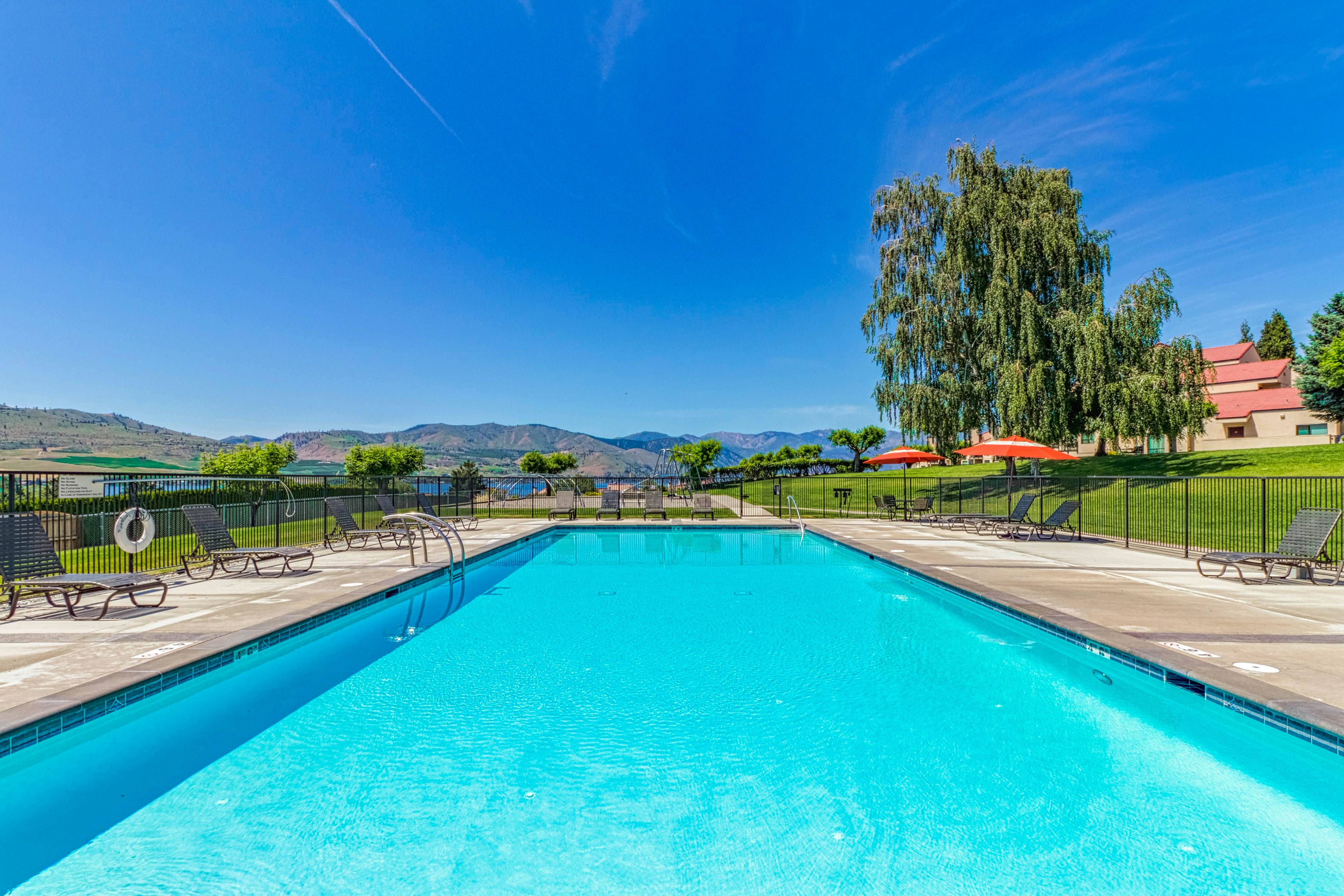 Lake Chelan Shores Beachfront Sunsets (65) 1 BD Chelan, WA