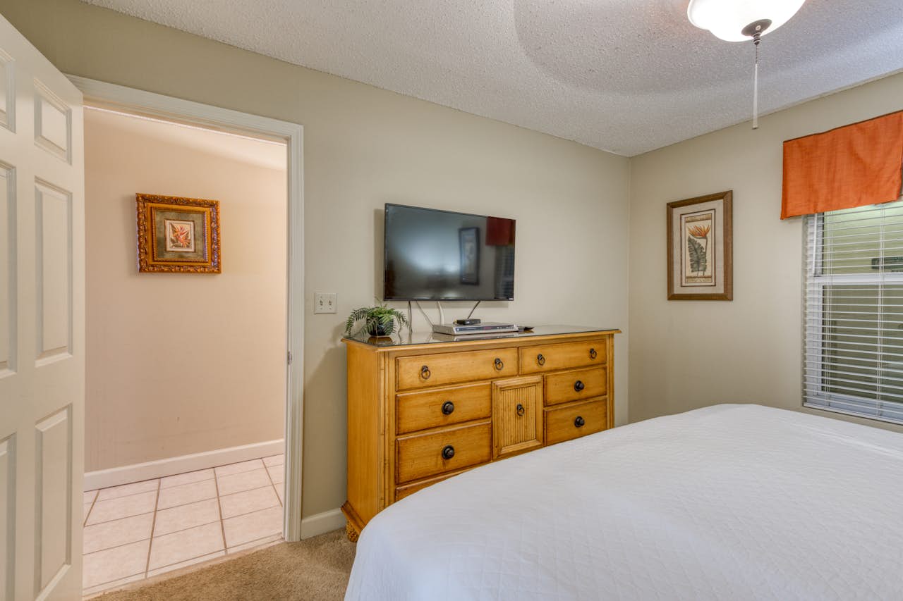 Pelican Beach Resort 1602 1 Bd Vacation Rental In Destin
