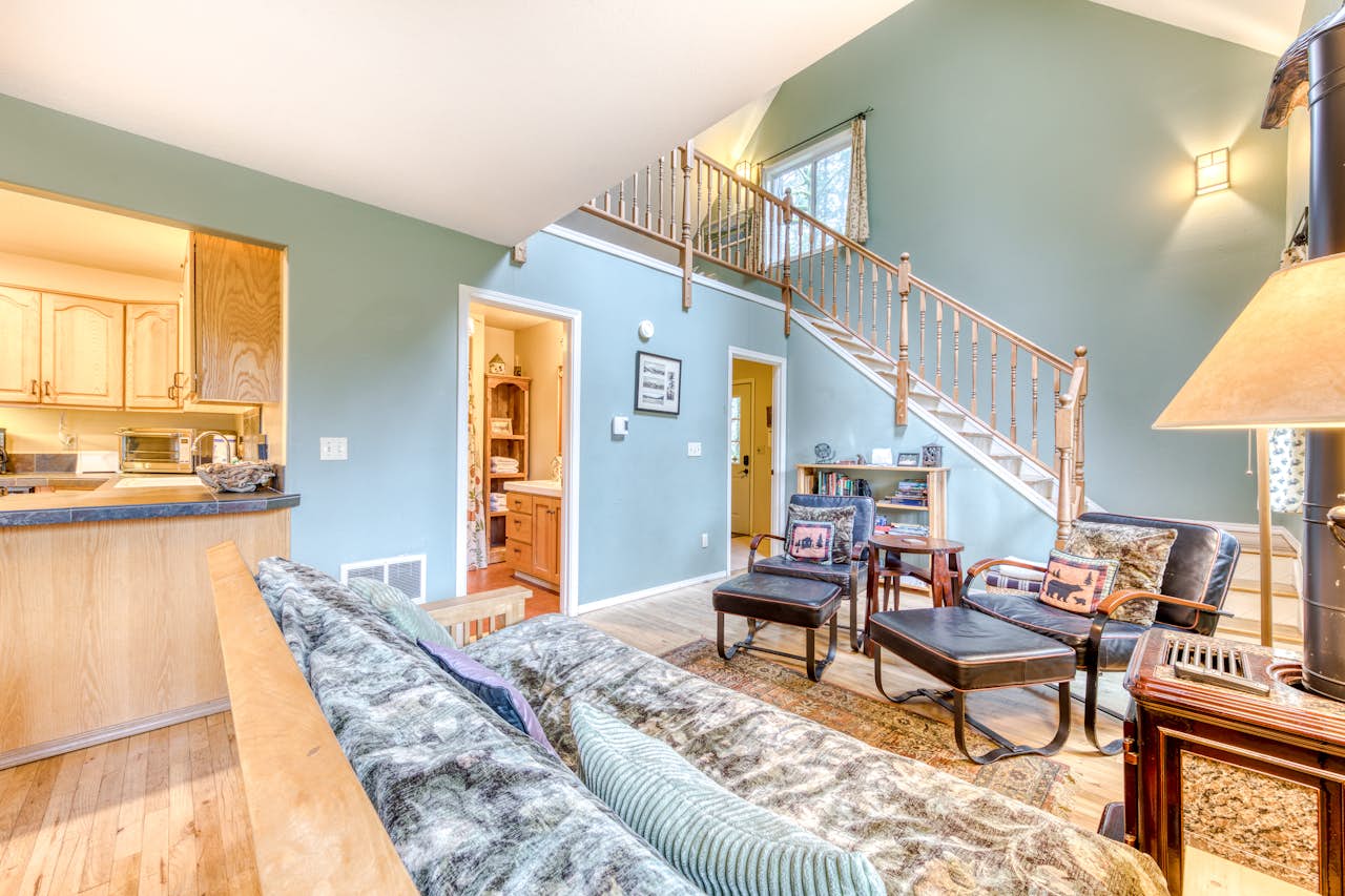 Roaring River Retreat 1 BD Vacation Rental in Rhododendron, OR Vacasa