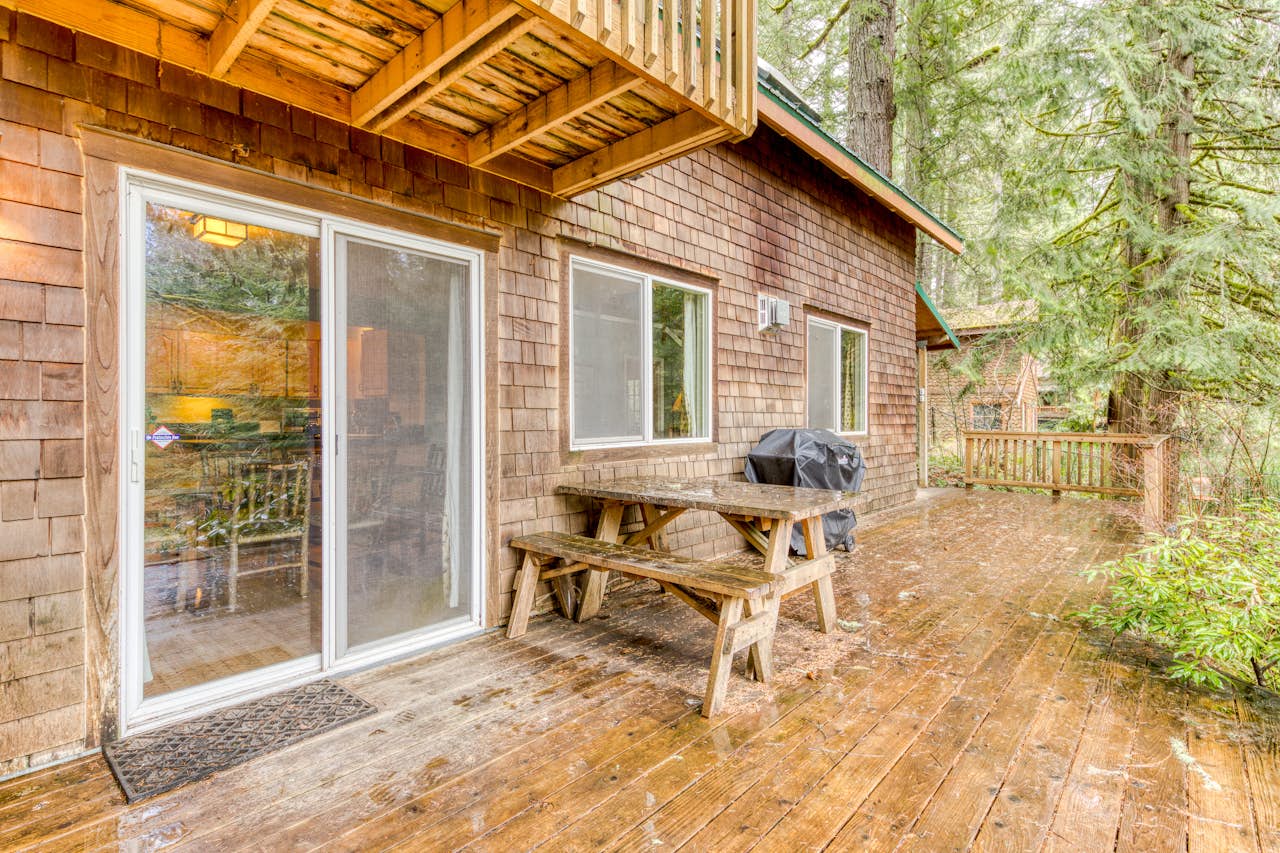 Roaring River Retreat 1 BD Vacation Rental in Rhododendron, OR Vacasa