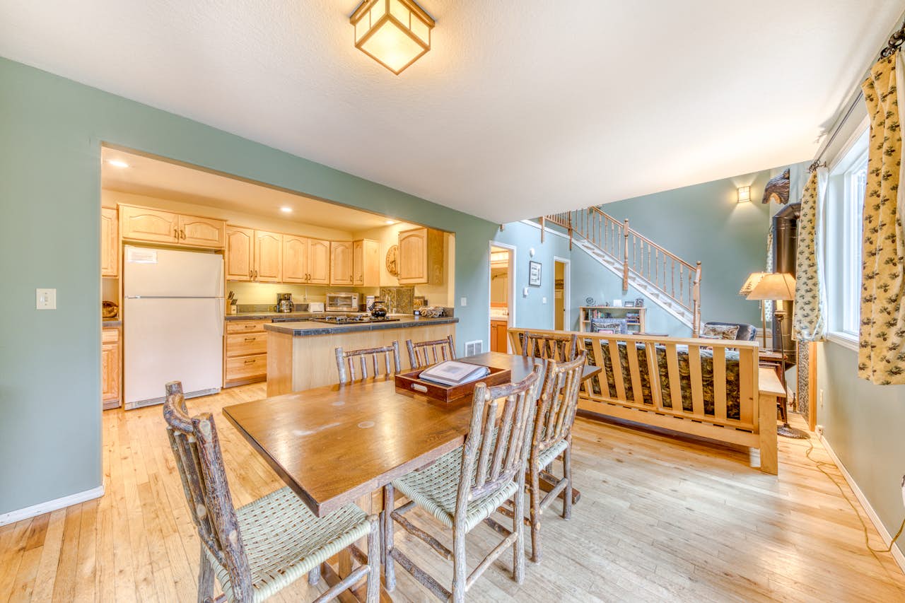 Roaring River Retreat 1 BD Vacation Rental in Rhododendron, OR Vacasa