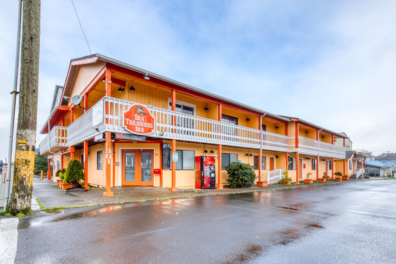 Sea Treasures Inn Units 101104, 114, & 115 6 BD Vacation Rental