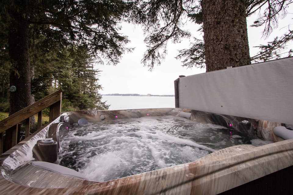 Seagate Guest House 3 BD Vacation Rental in Coos Bay, OR Vacasa