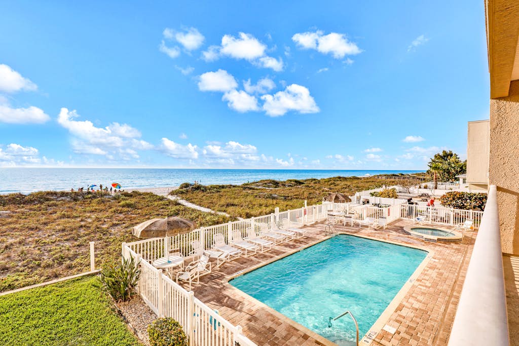 Experience the Indian Rocks lifestyle with a shared pool and hot tub dogs OK — Indian Rocks Beach, FL — vacation rental