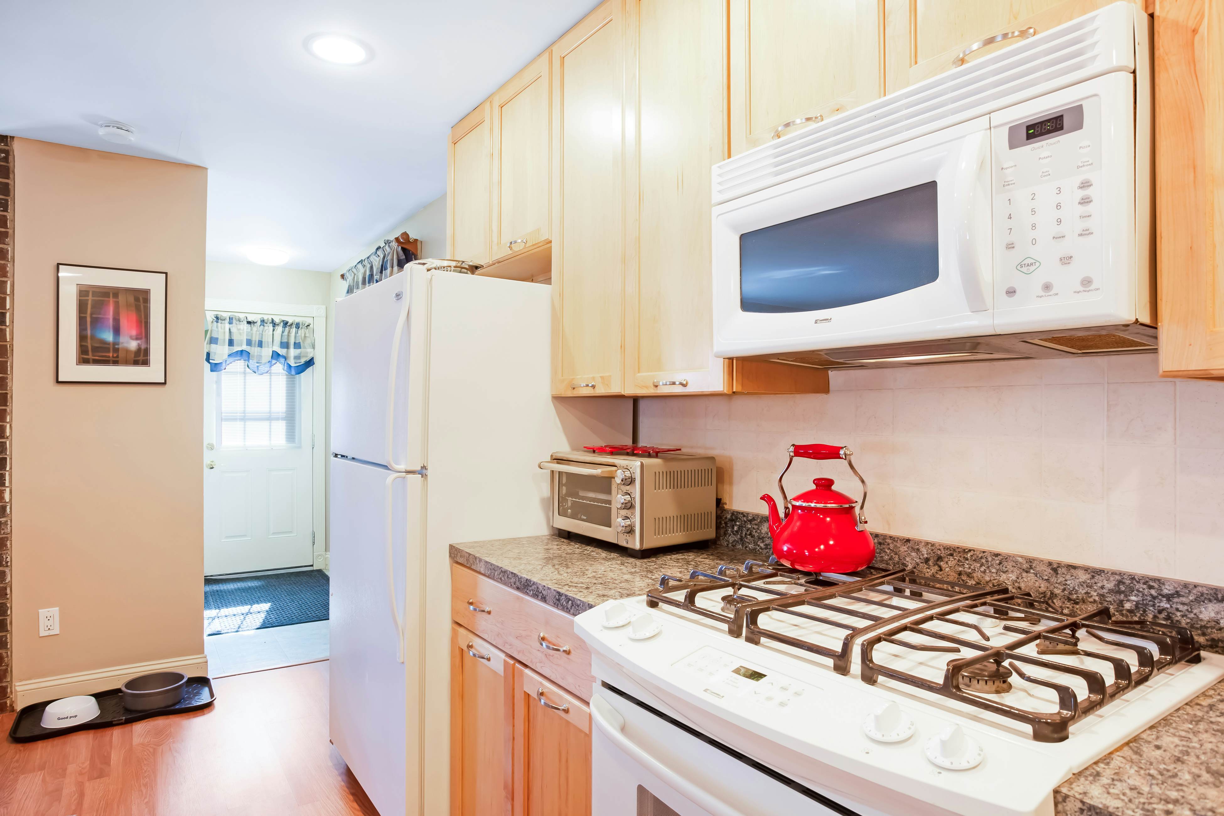 Lucky Stone Cottage 2 BD Seal Cove, ME Vacation Rental Vacasa