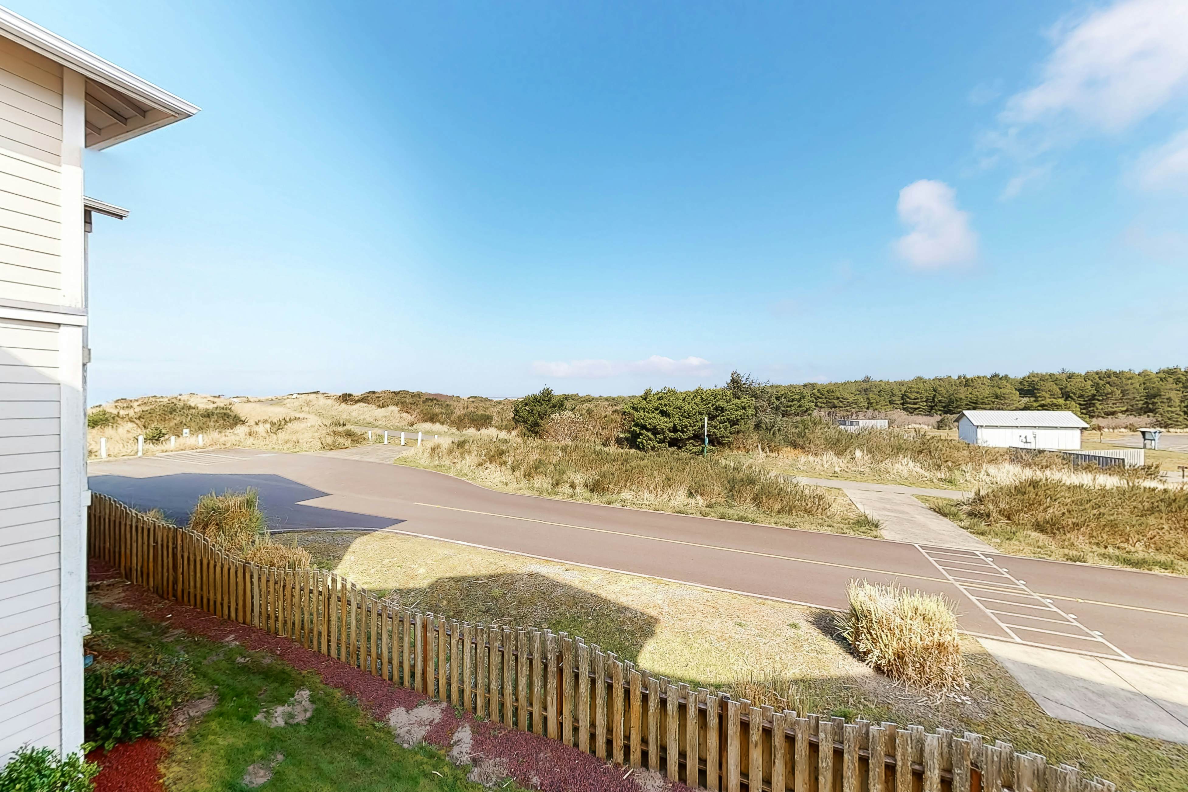 The Seaside Condo in Westport 2 BD Westport, WA Vacation Rental Vacasa