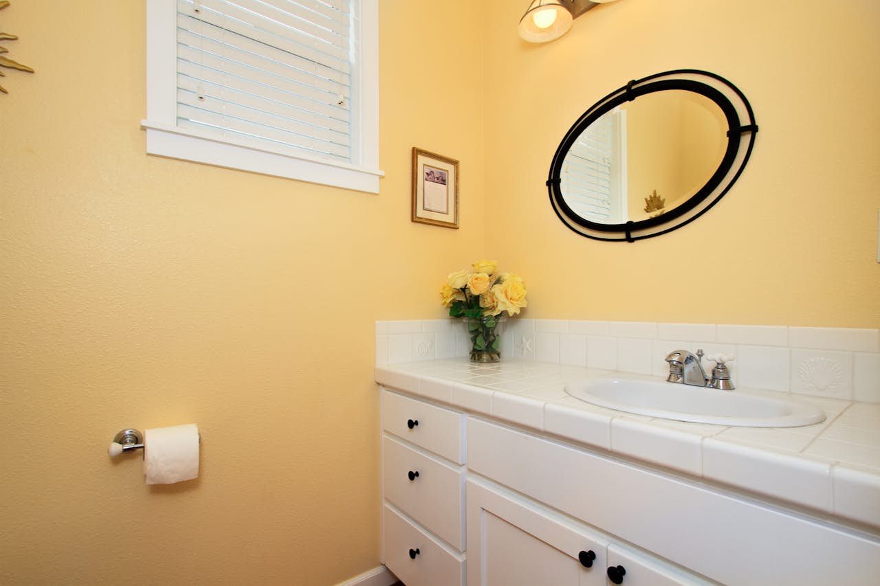 The Yellow Rose House 3 BD Vacation Rental in Lincoln City, OR Vacasa