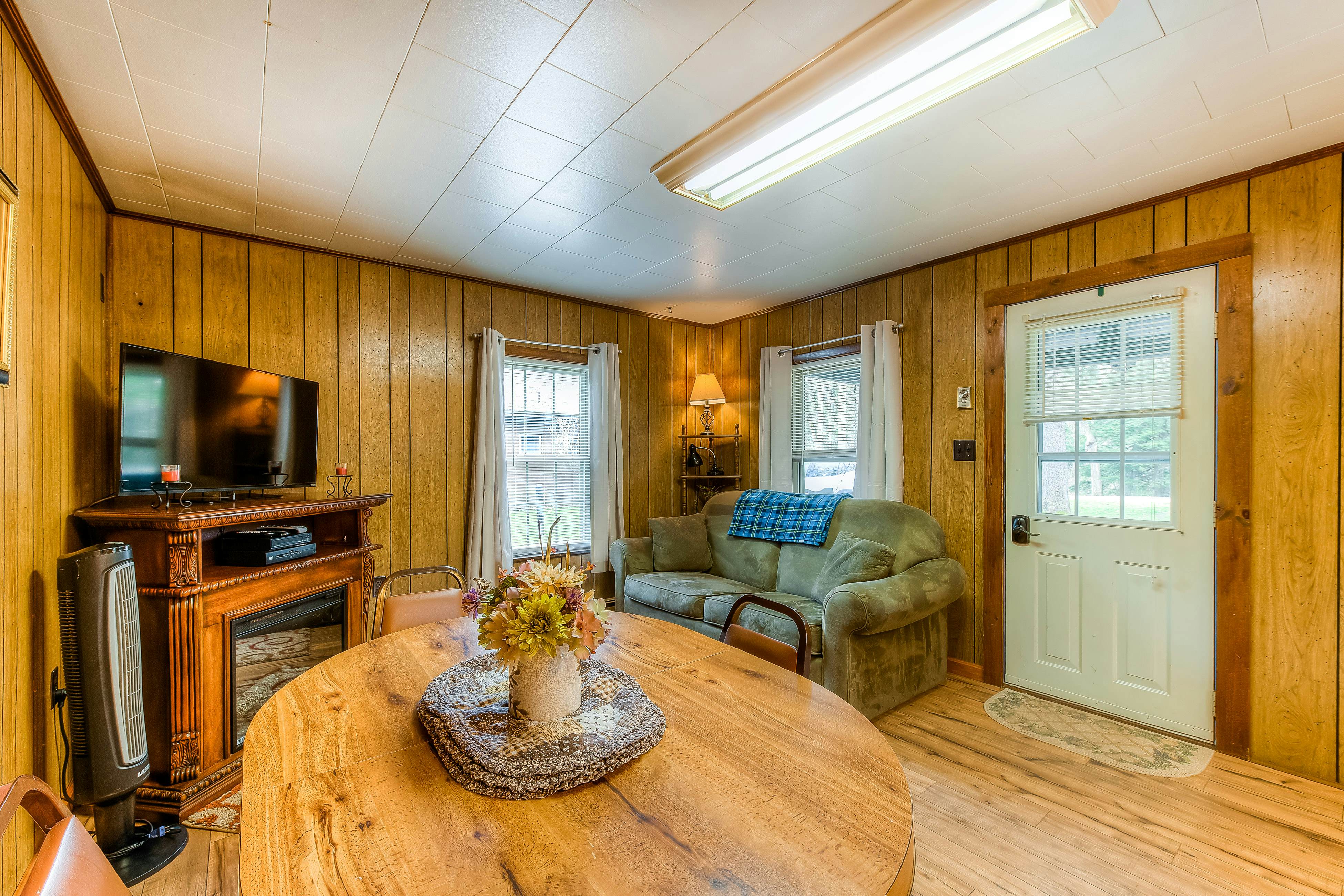 Swallow Falls Cabin #2 | 1 BD Oakland, MD Vacation Rental | Vacasa