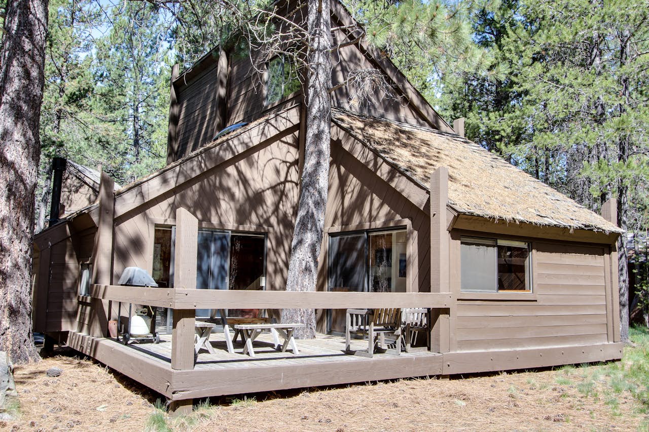 Pole House Lane 21 3 BD Vacation Rental in Sunriver, OR Vacasa