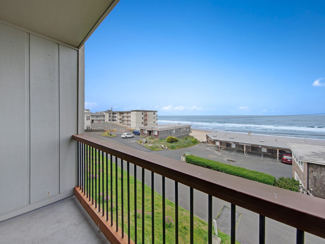 Sea Breeze Condo 1 BD Vacation Rental in Lincoln City, OR Vacasa