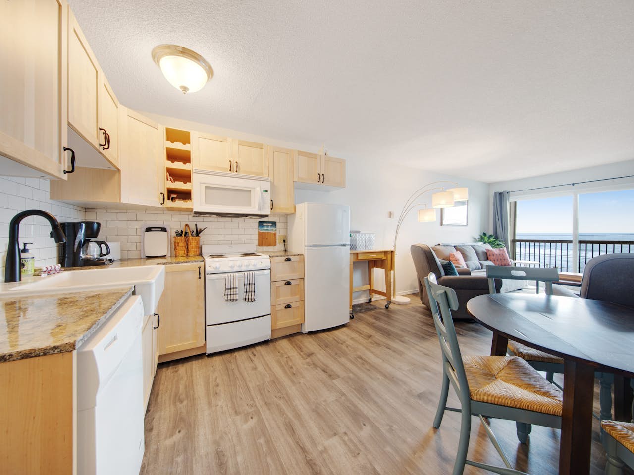 Sea Breeze Condo 1 BD Vacation Rental in Lincoln City, OR Vacasa