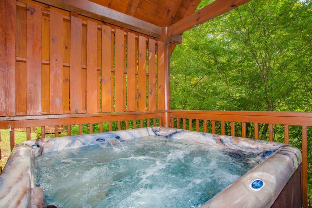 Log Cabin Overlooking Mtns, Sleeps 6, Resort Pool — Pigeon Forge, TN — vacation rental