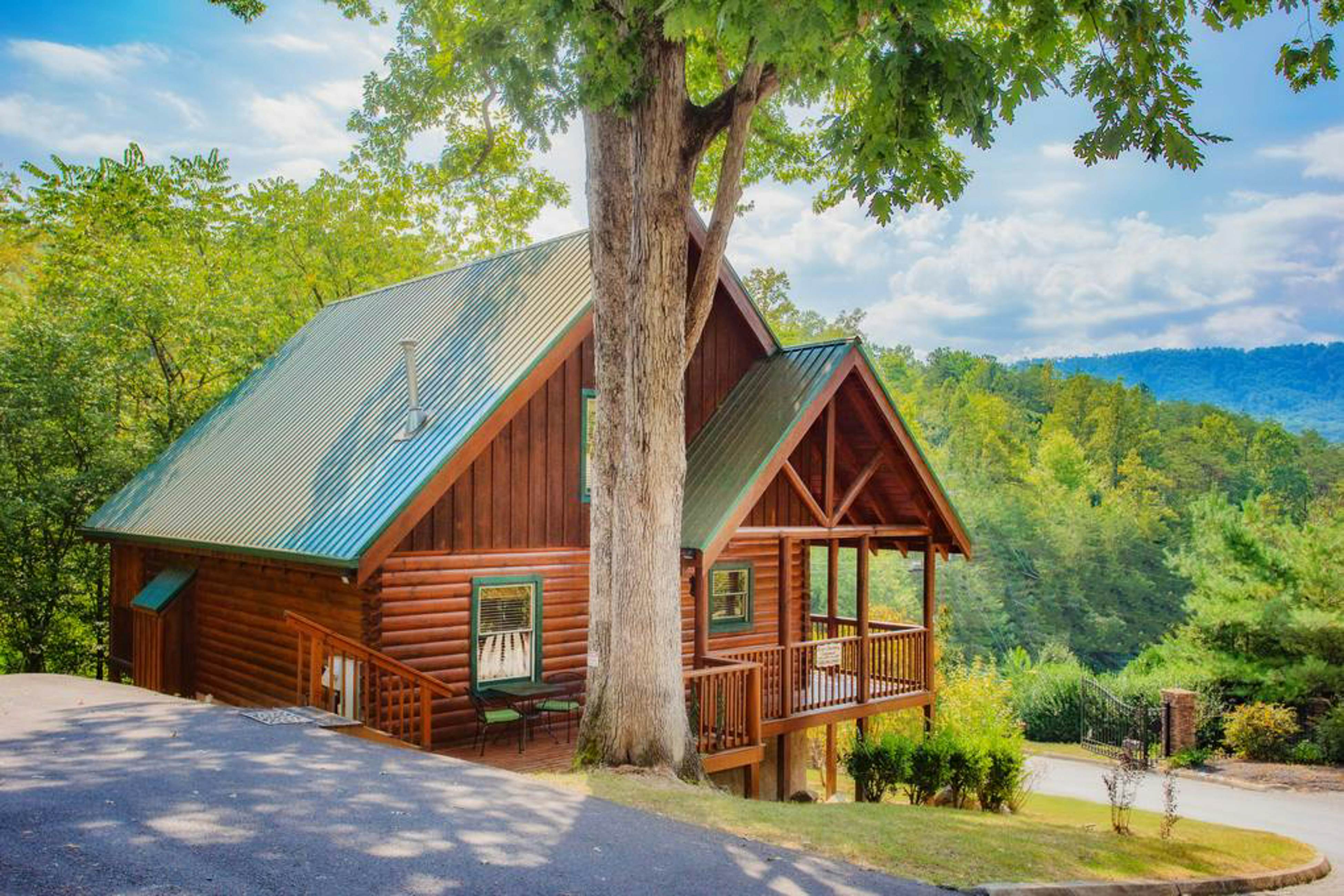 Sherwood Forest Resort Rentals, Cabins | Pigeon Forge, TN | Vacasa