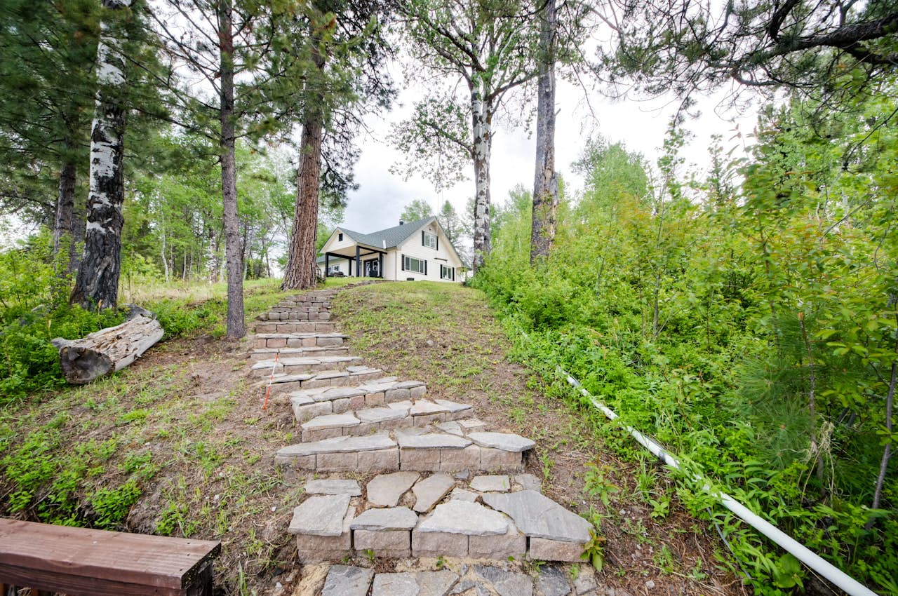 Paradise Cottage on the Lake 2 BD Vacation Rental in Donnelly, ID Vacasa